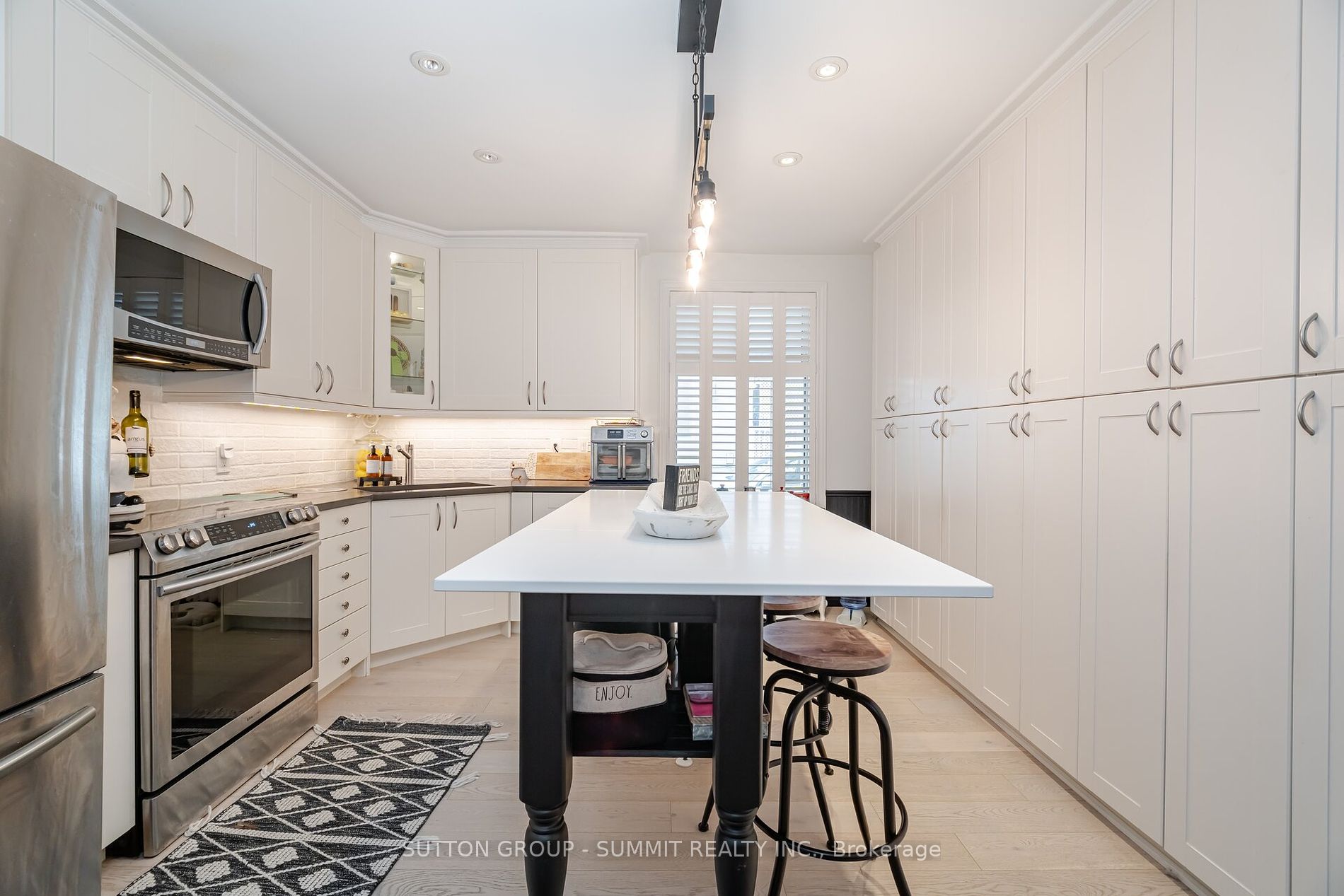 38 JOHN St S