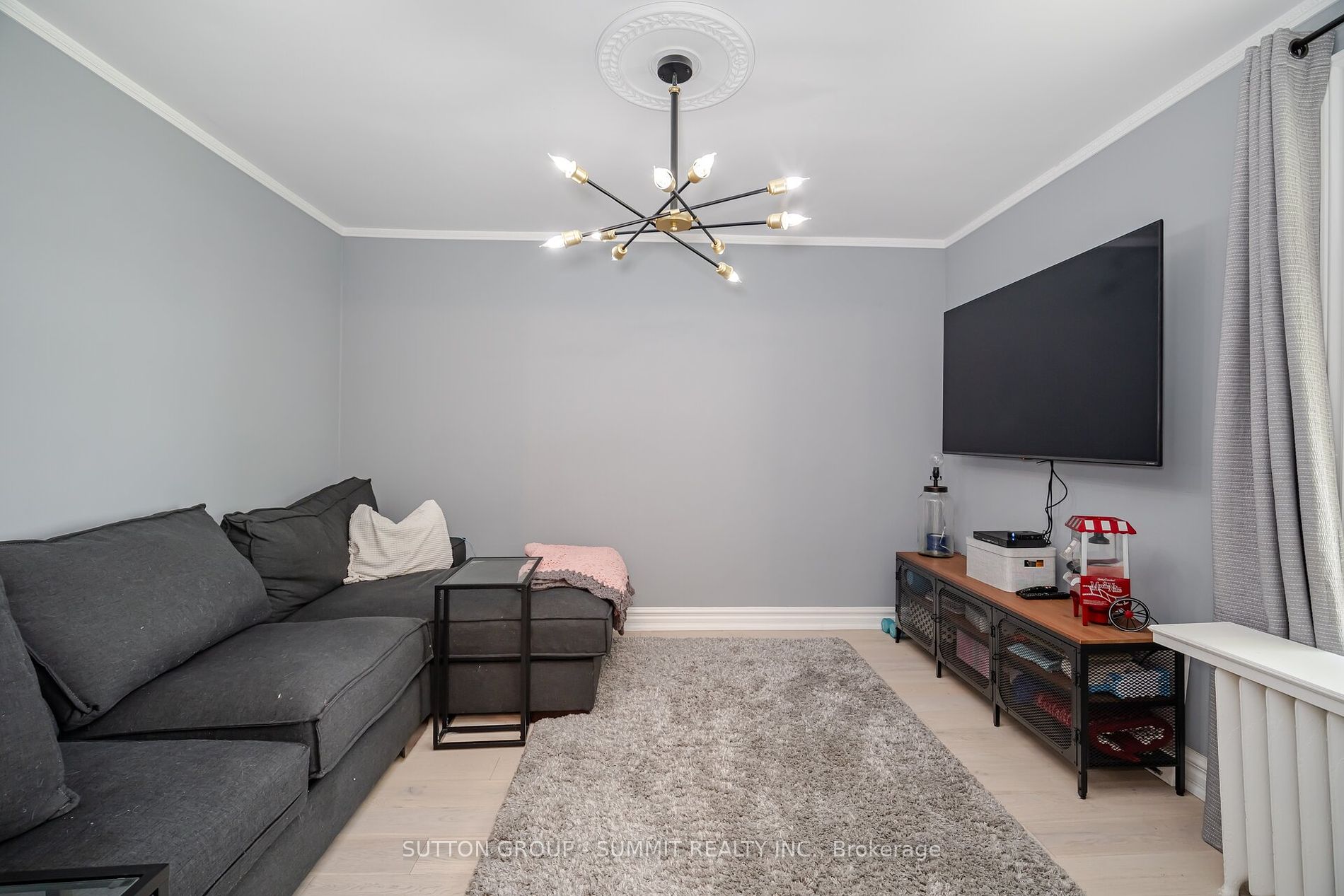 38 JOHN St S