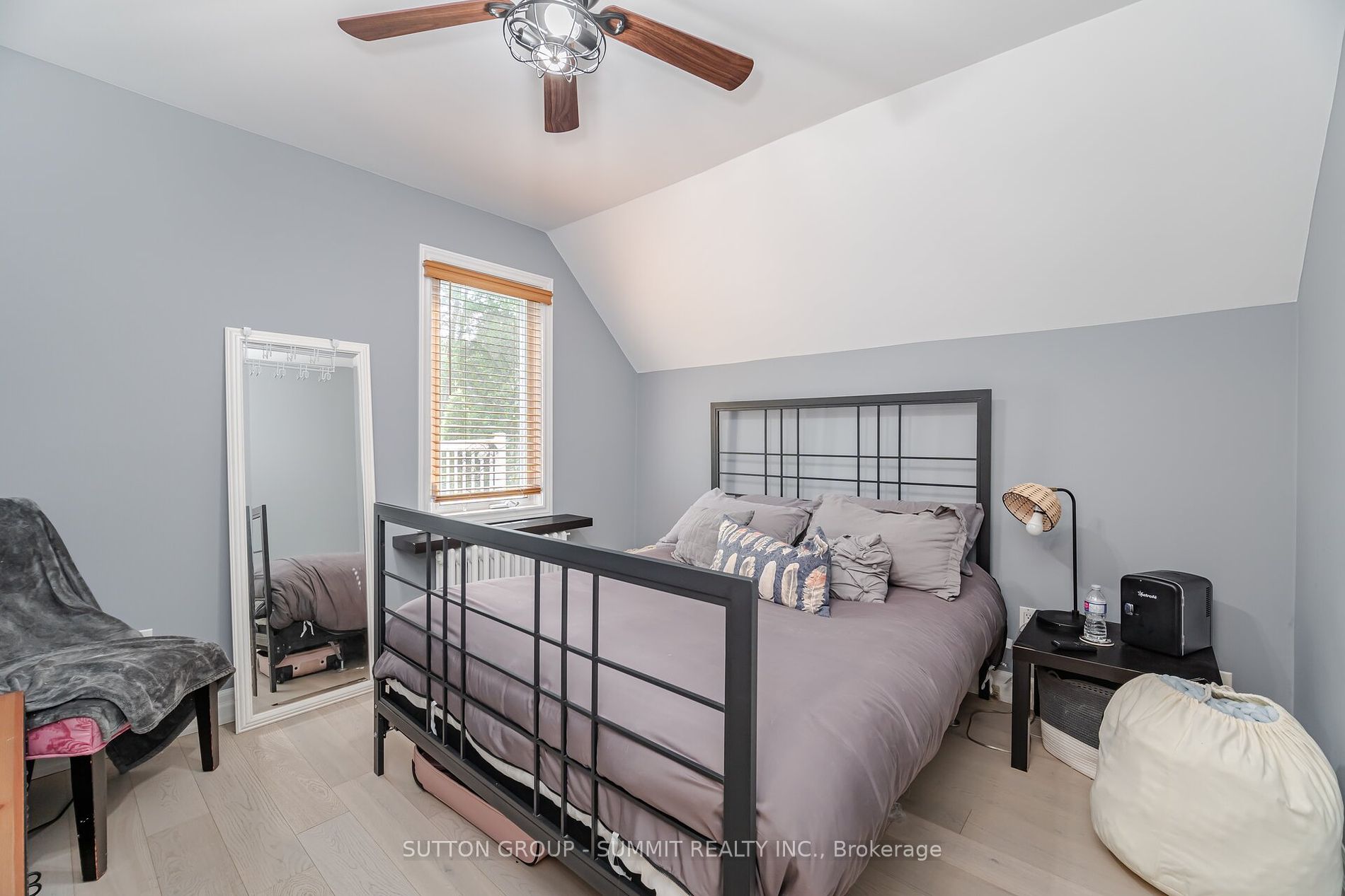 38 JOHN St S