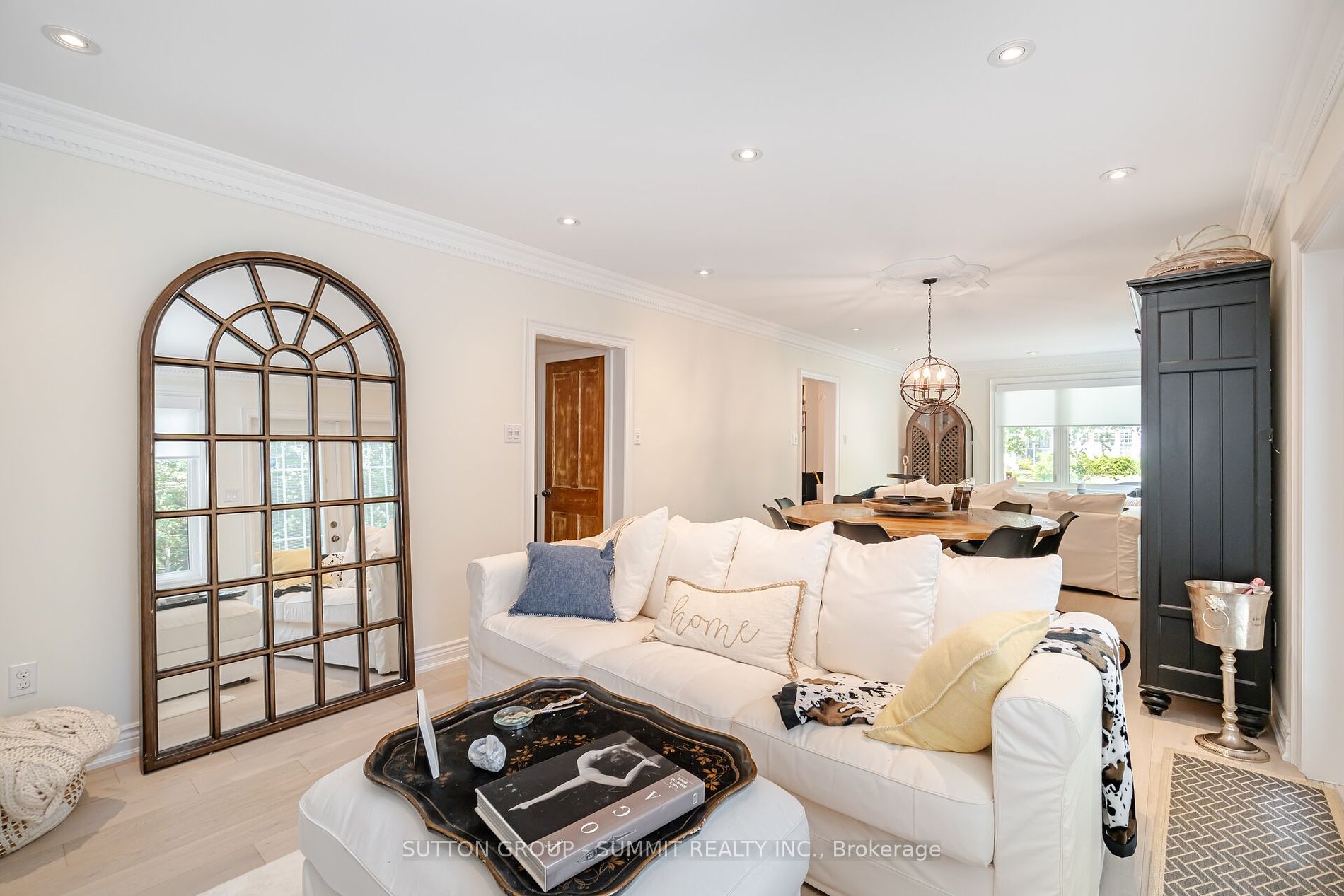 38 JOHN St S