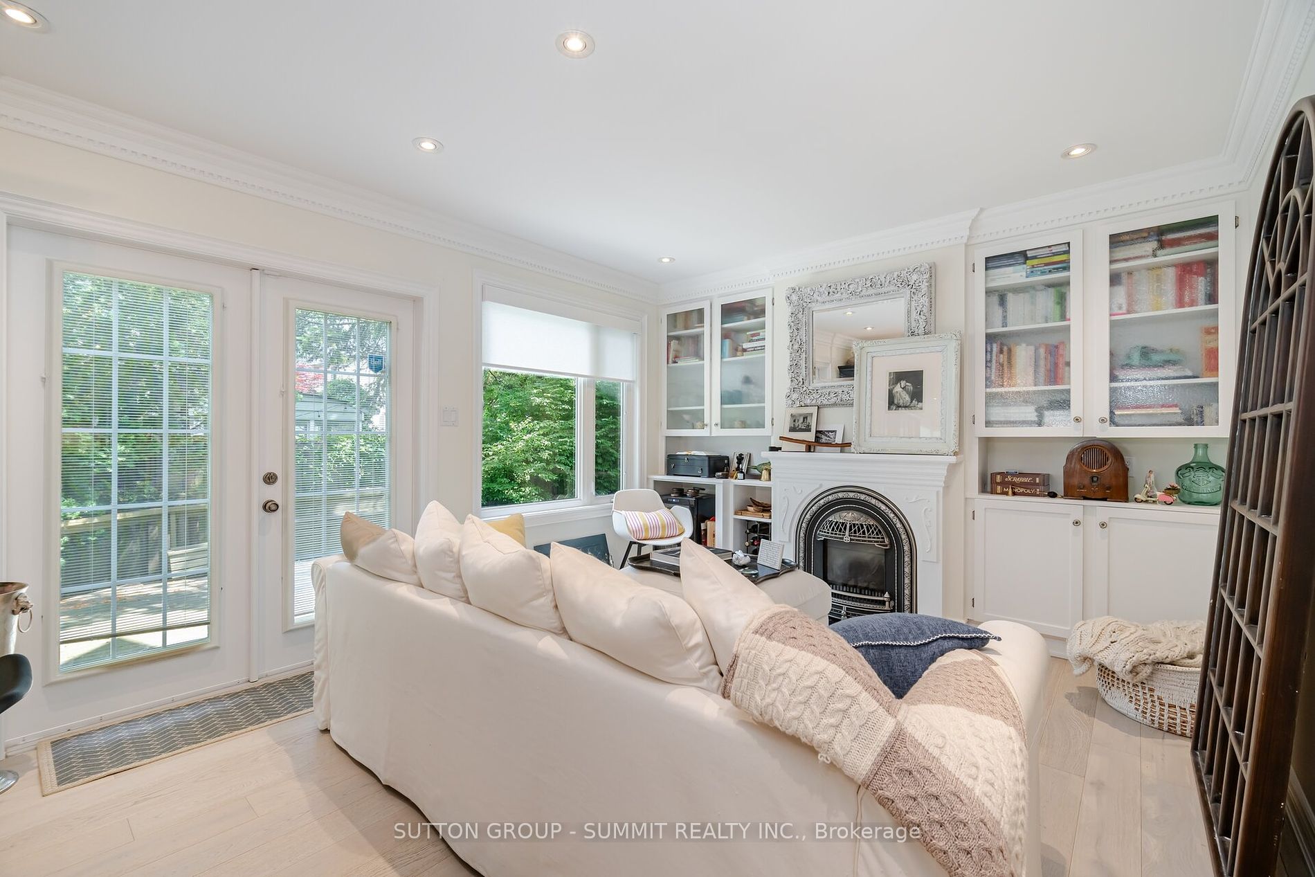 38 JOHN St S