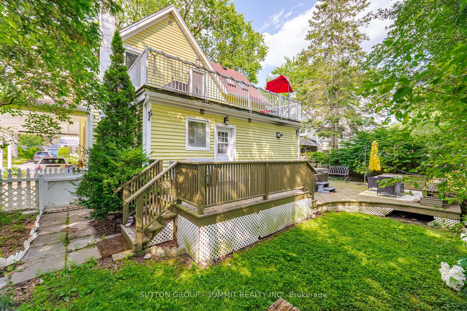 38 JOHN St S