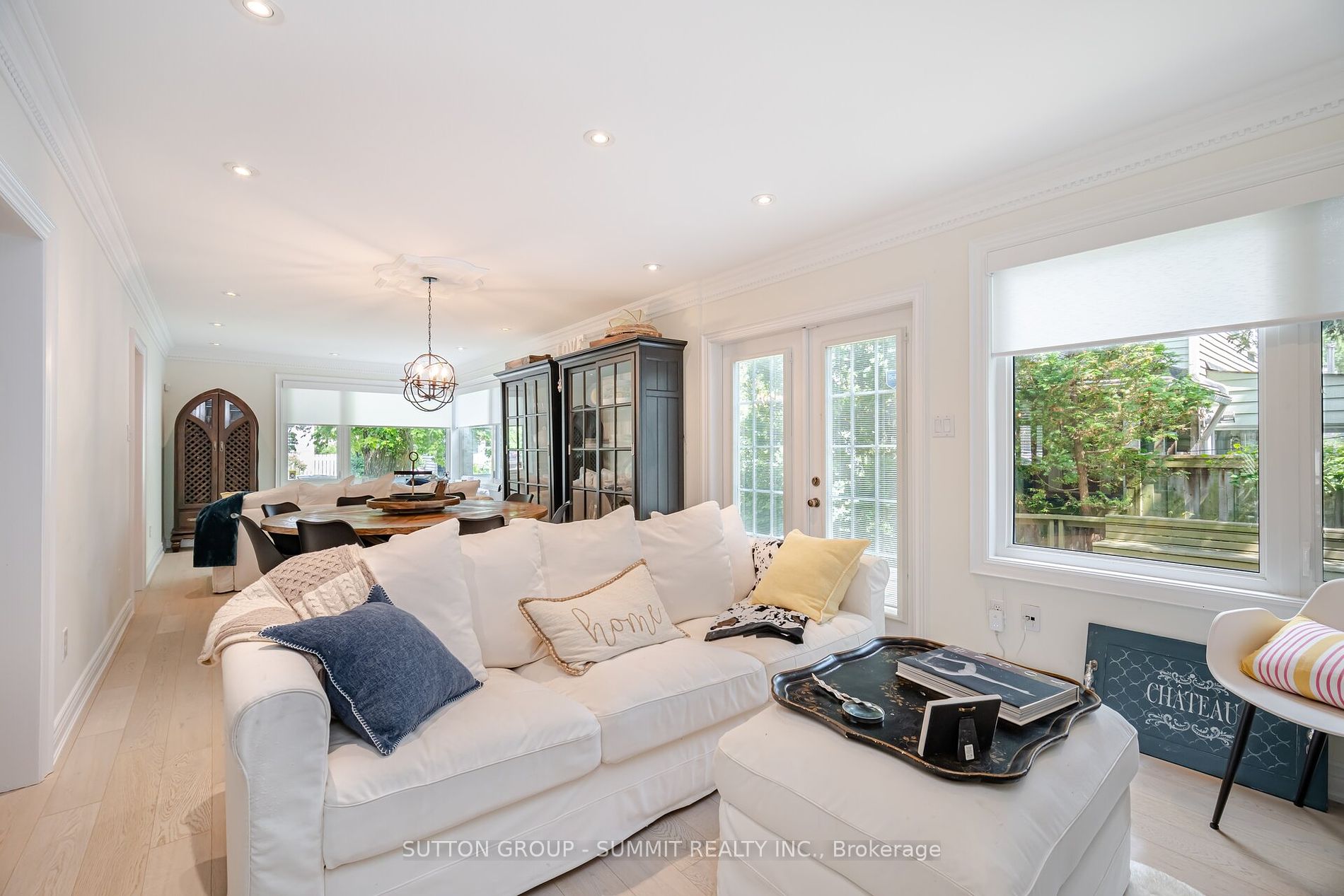 38 JOHN St S