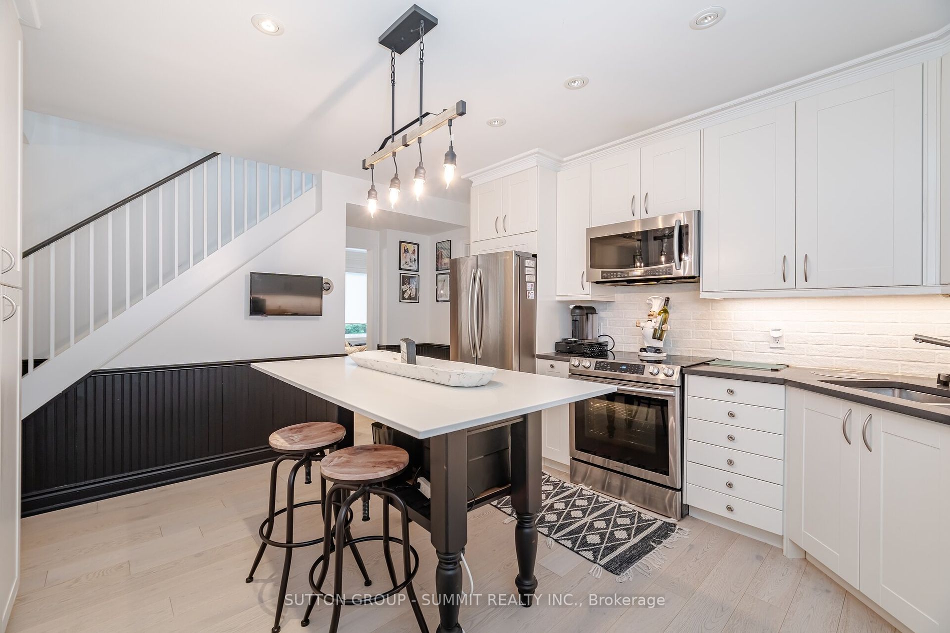 38 JOHN St S