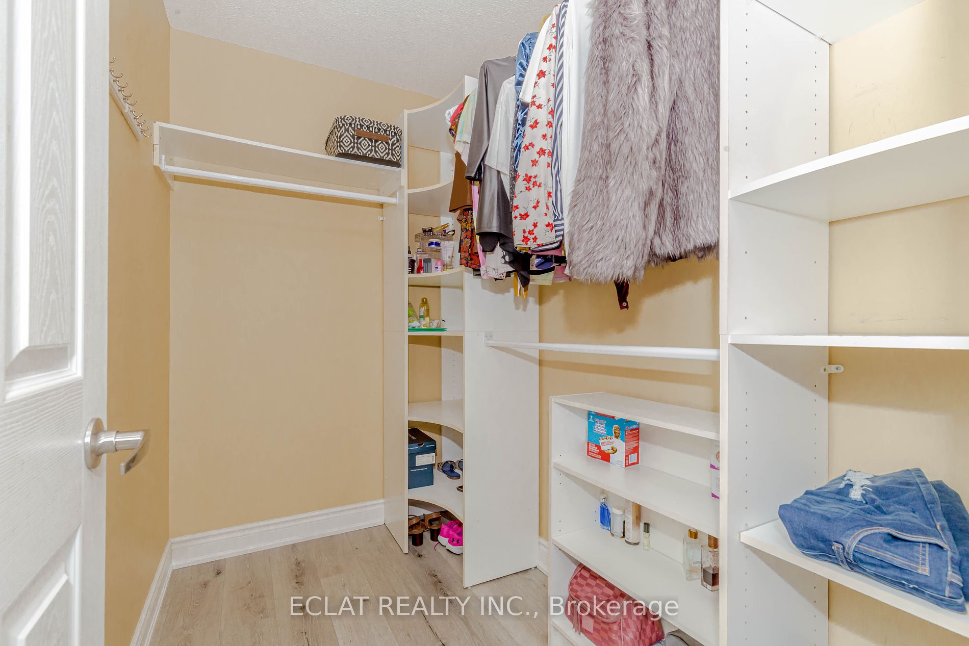 925 Burrows Gate
