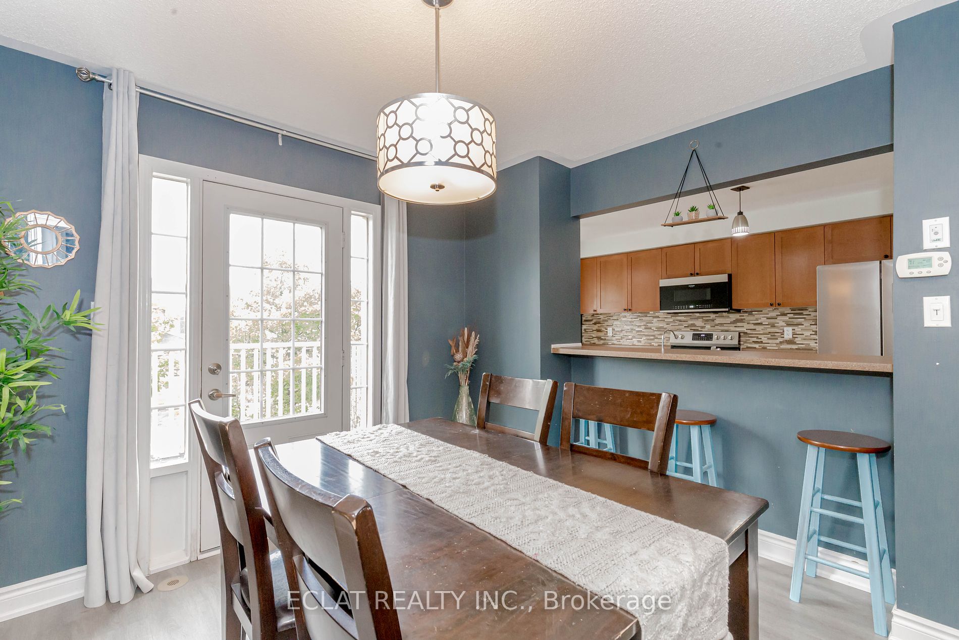 925 Burrows Gate
