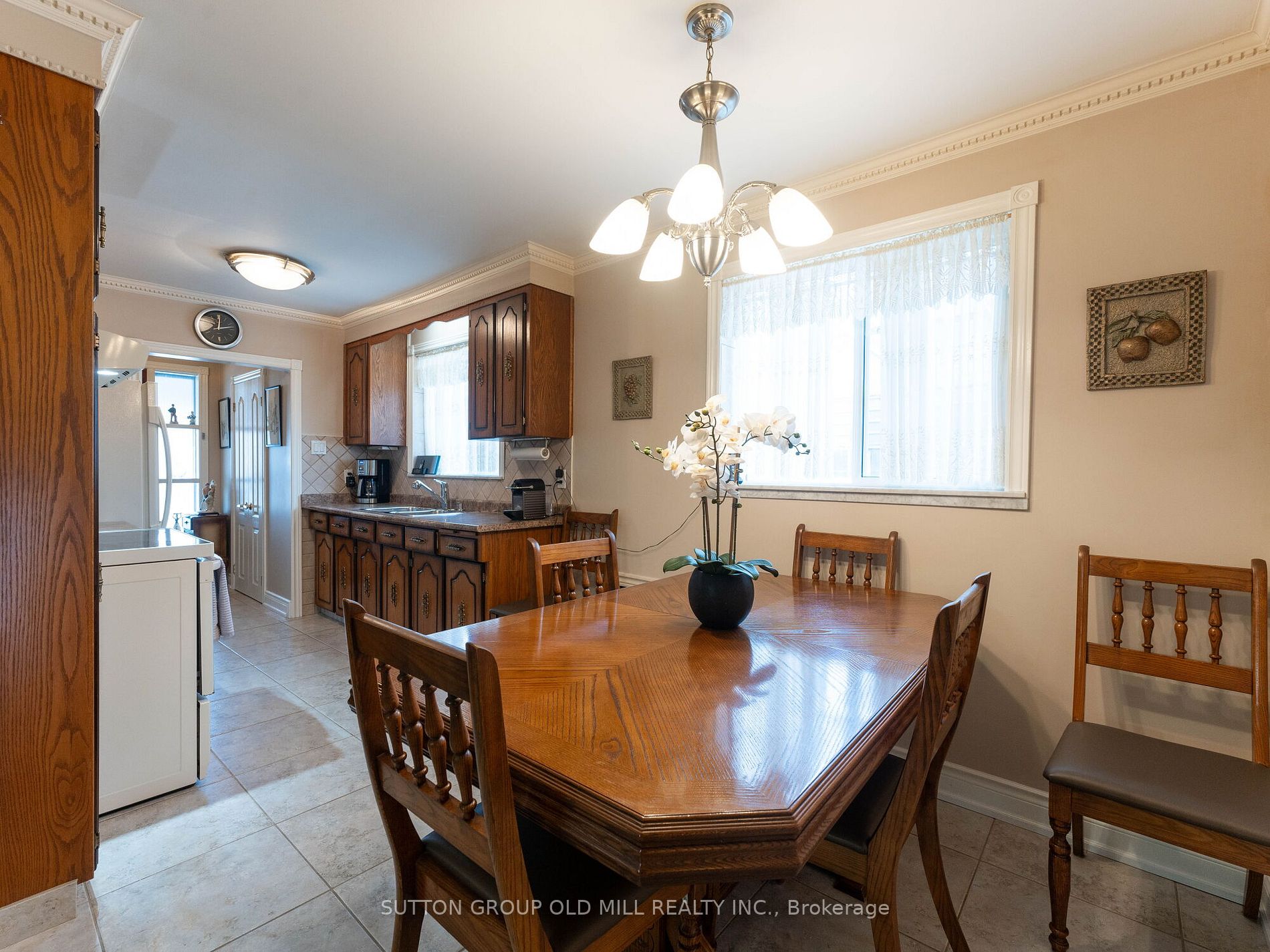 31 Demaris Ave