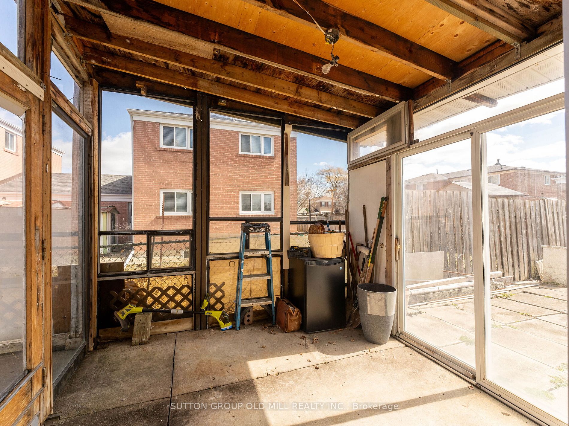 31 Demaris Ave