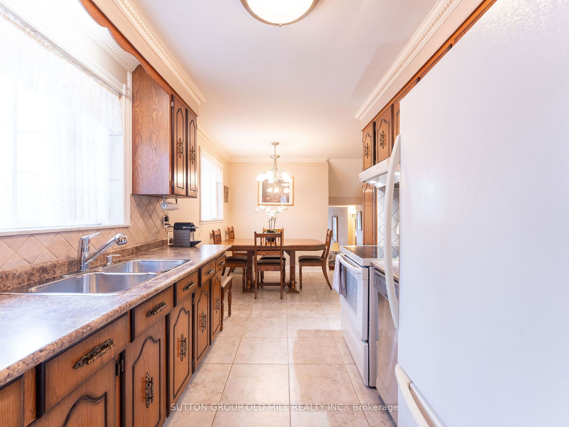 31 Demaris Ave