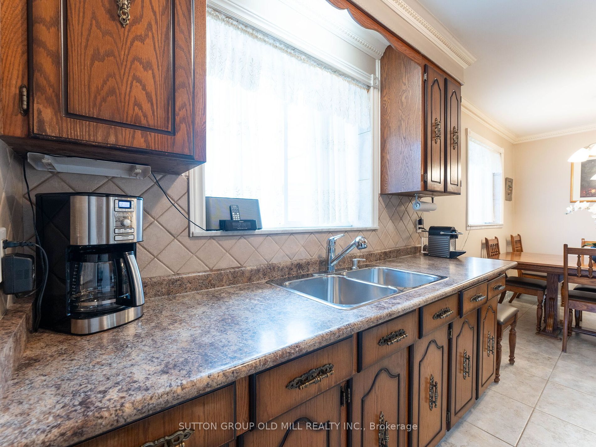 31 Demaris Ave