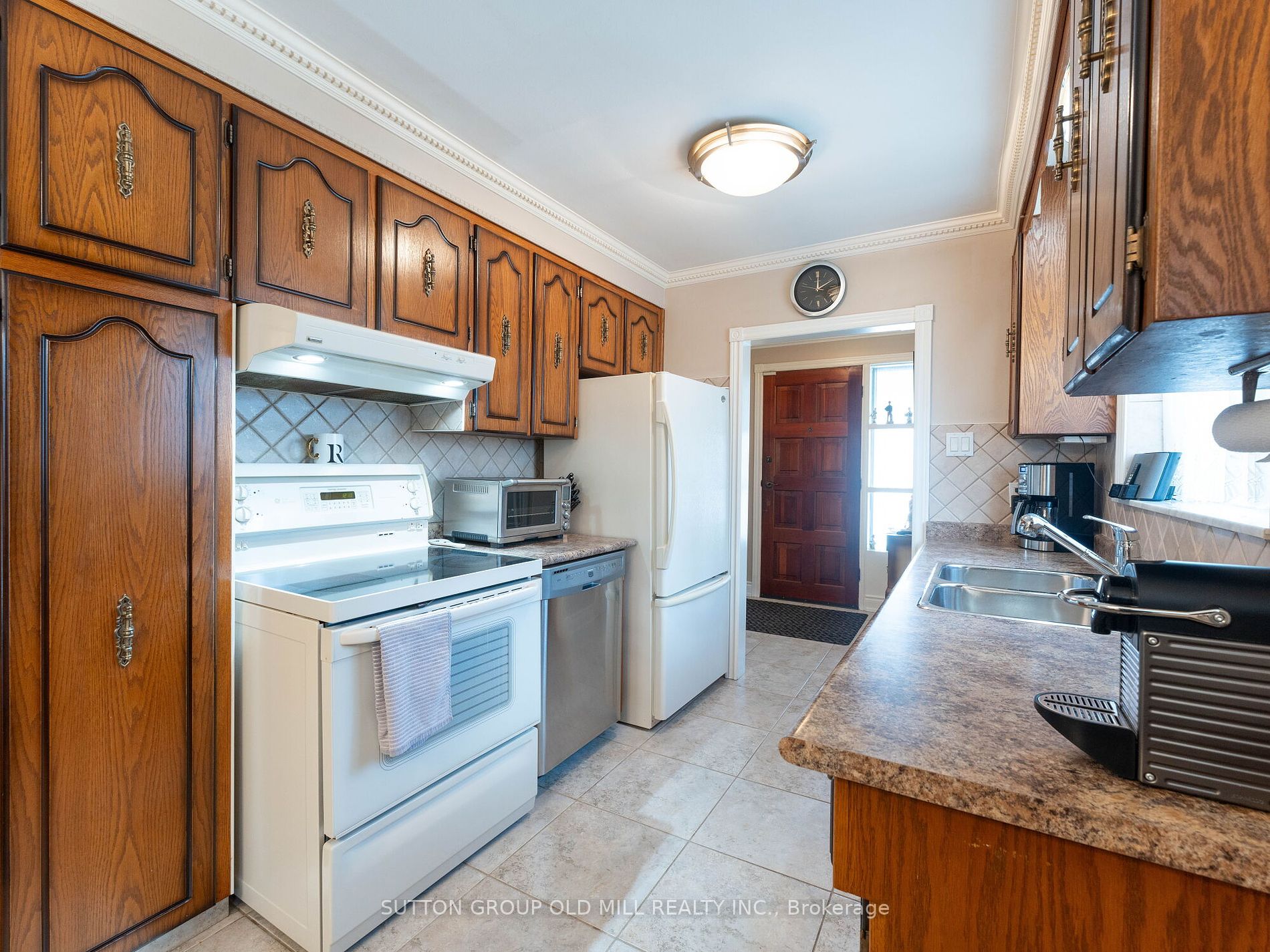 31 Demaris Ave
