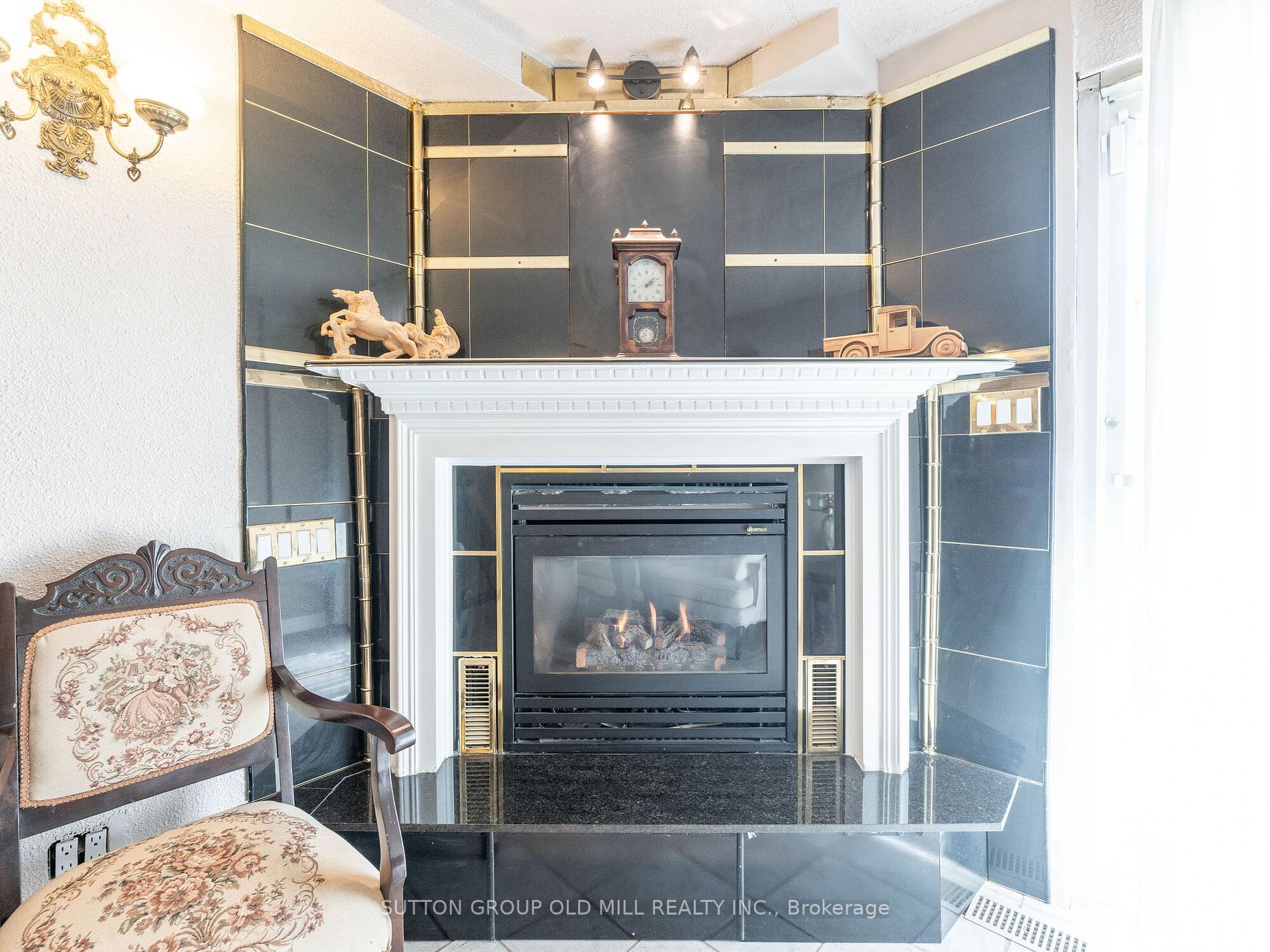 31 Demaris Ave