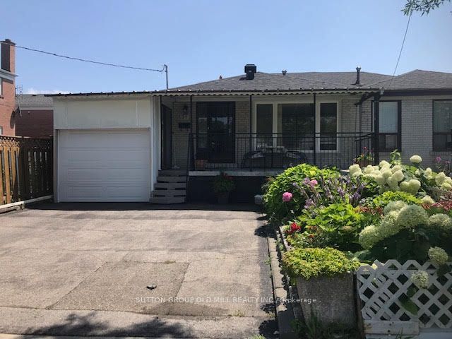 31 Demaris Ave