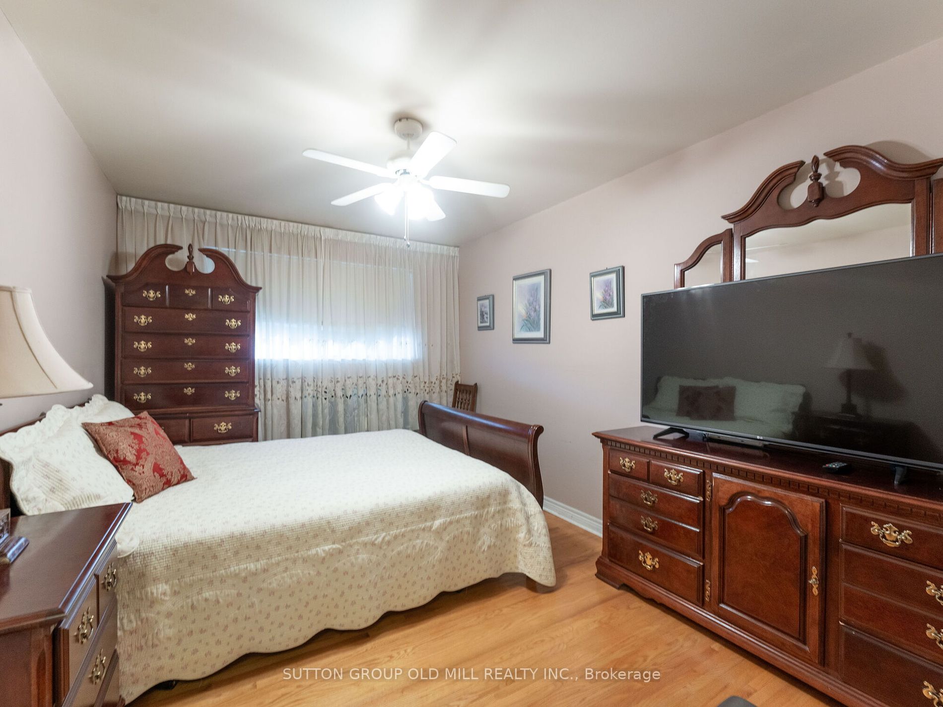 31 Demaris Ave