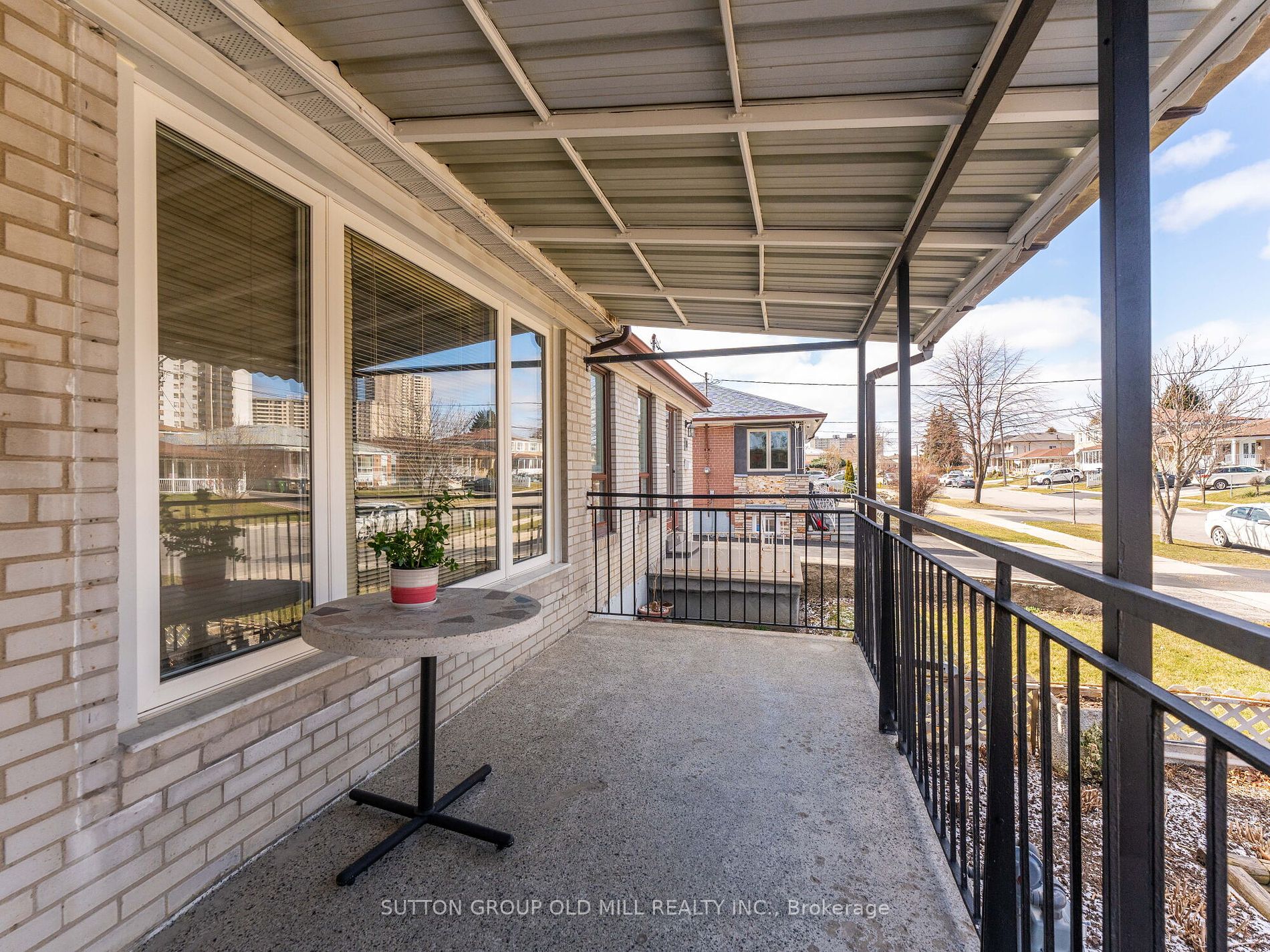 31 Demaris Ave
