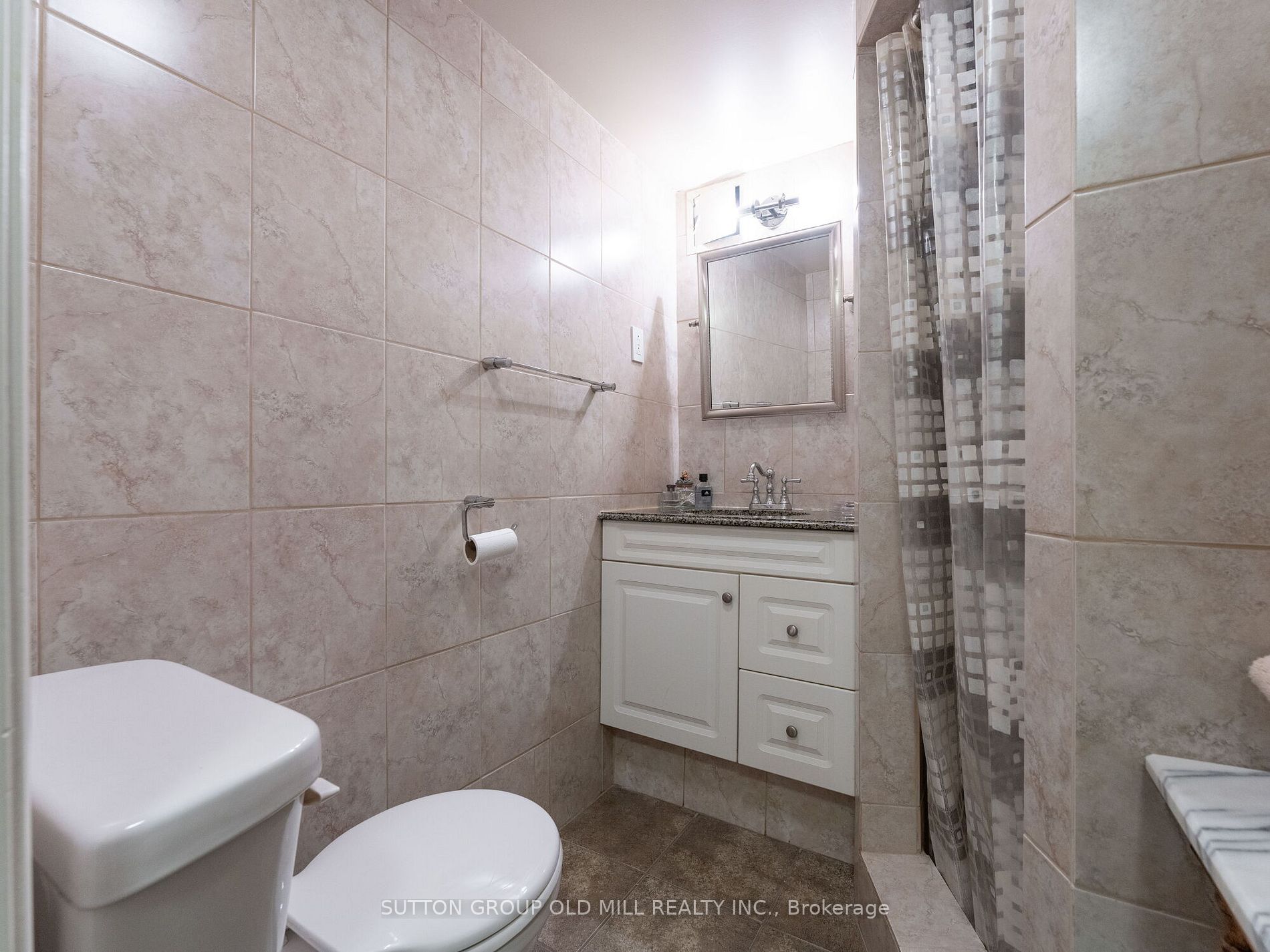 31 Demaris Ave