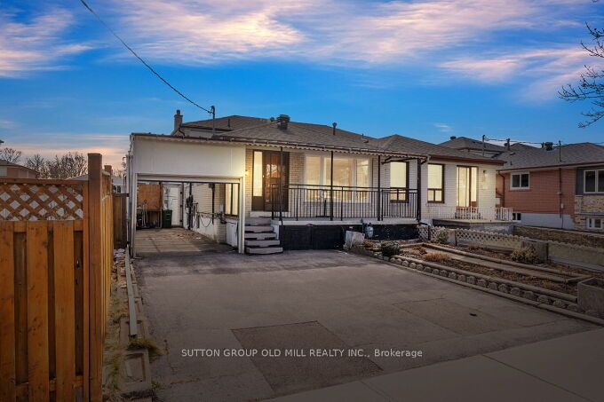 31 Demaris Ave