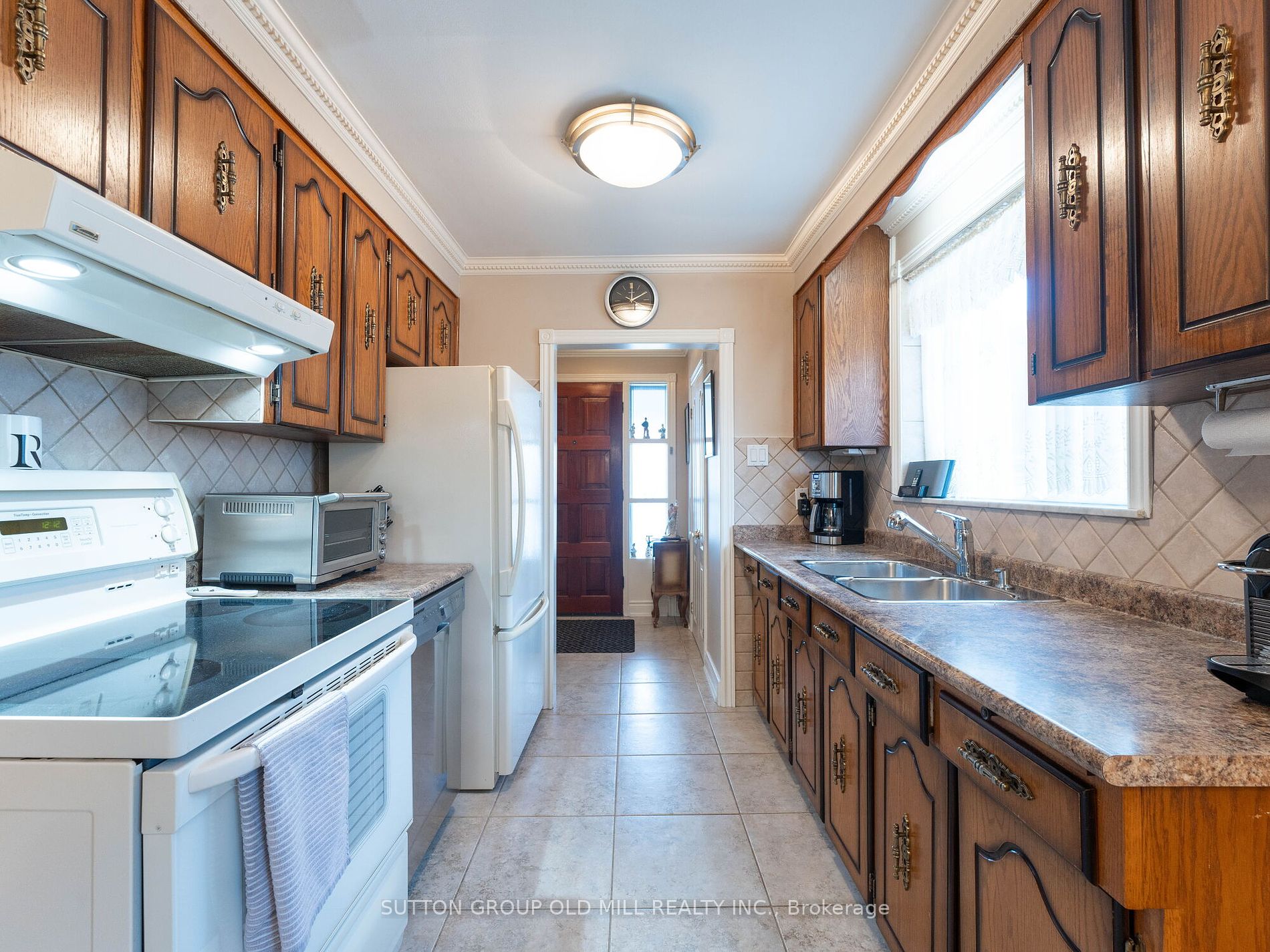 31 Demaris Ave