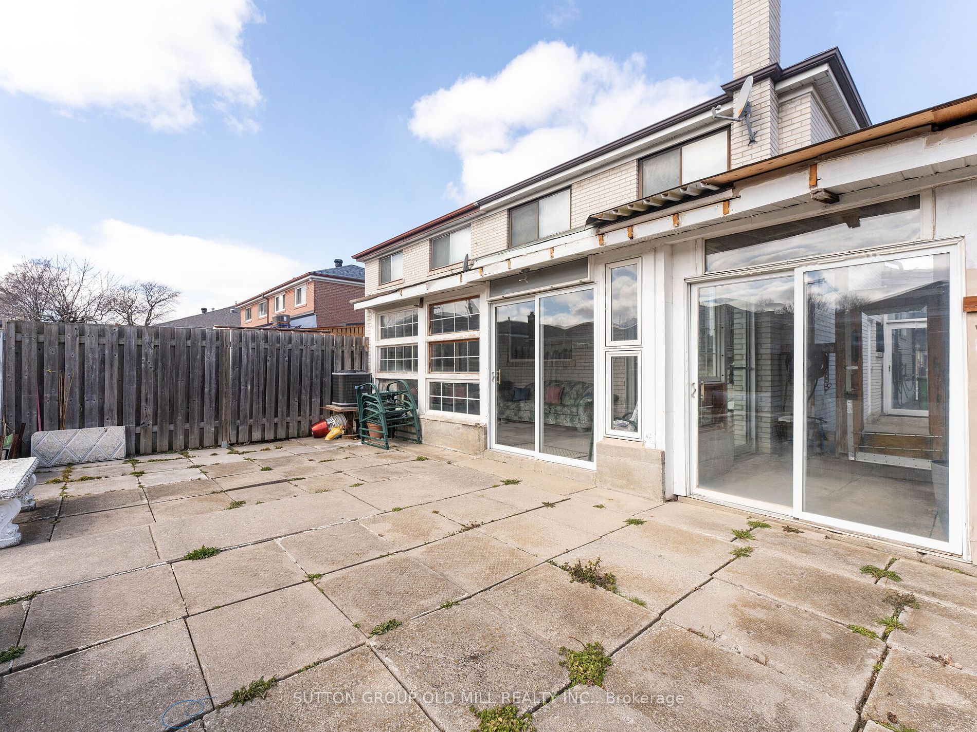 31 Demaris Ave