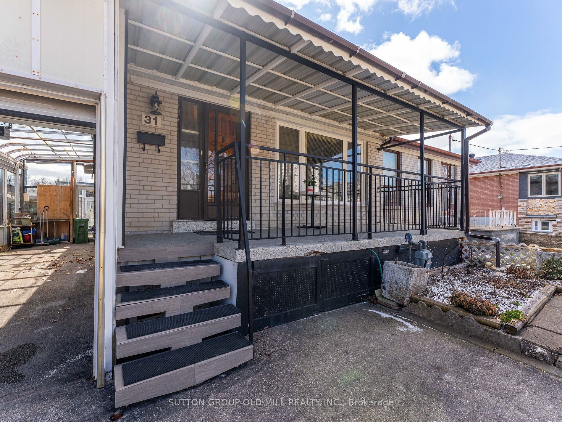 31 Demaris Ave