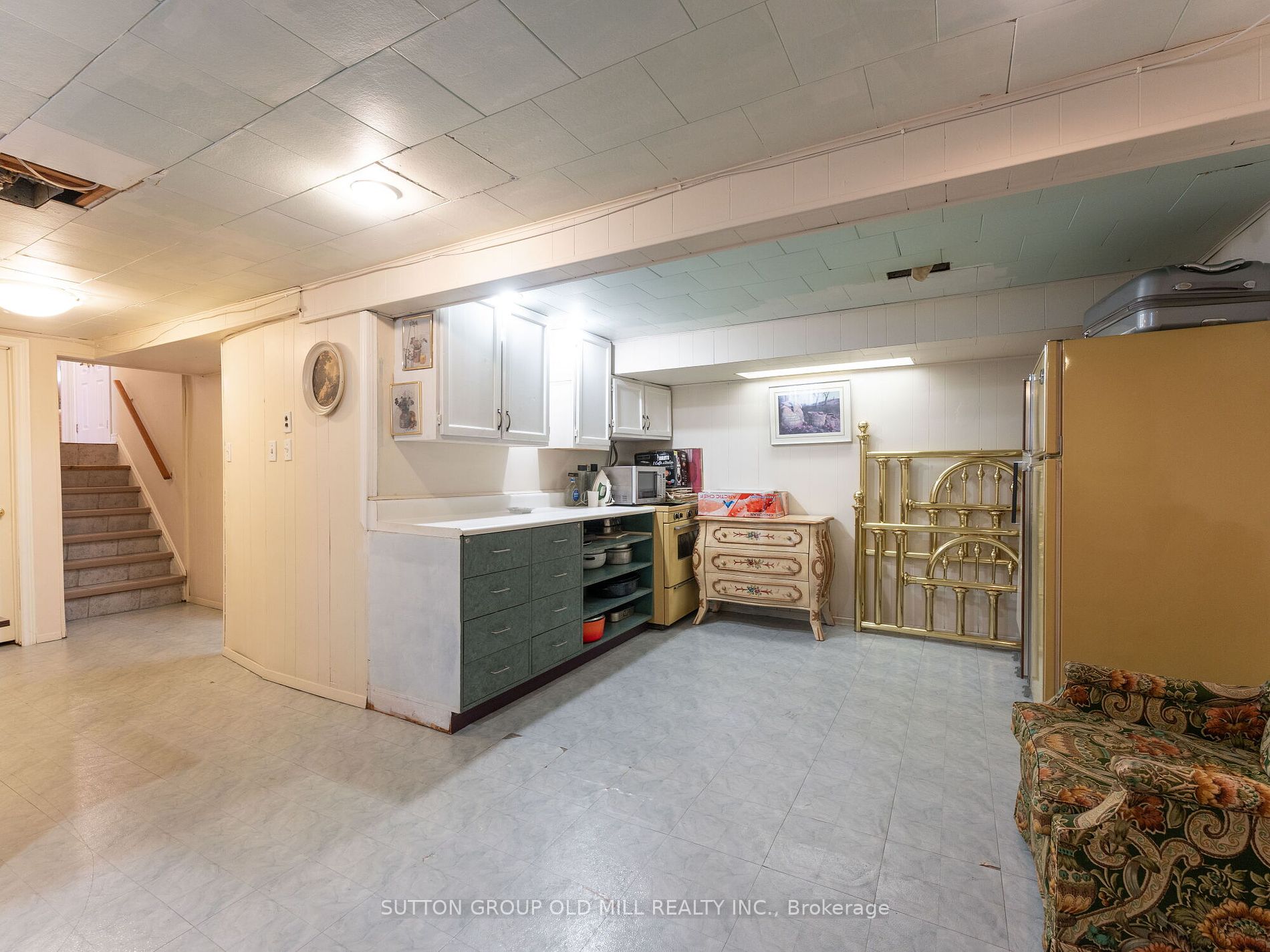 31 Demaris Ave