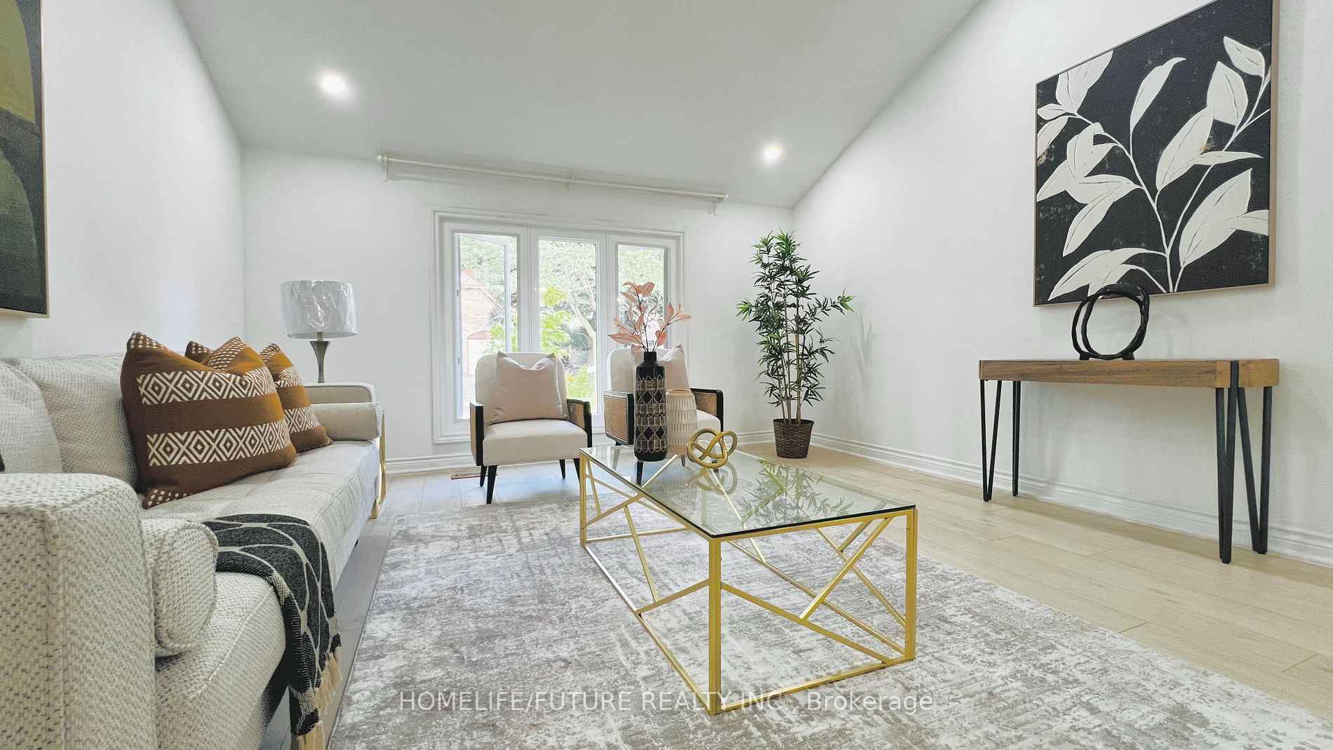 16 Newington Crescent