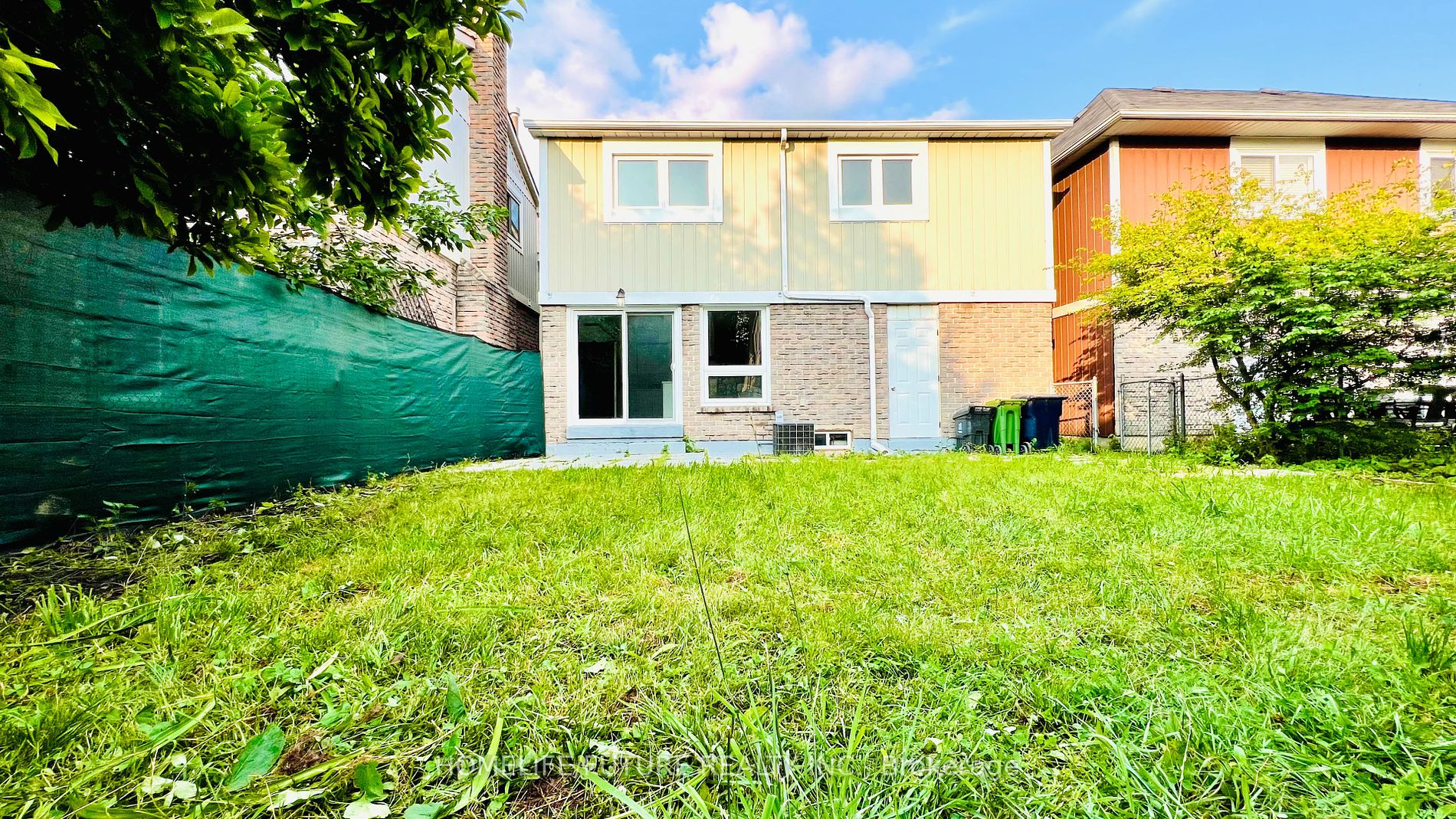 16 Newington Crescent
