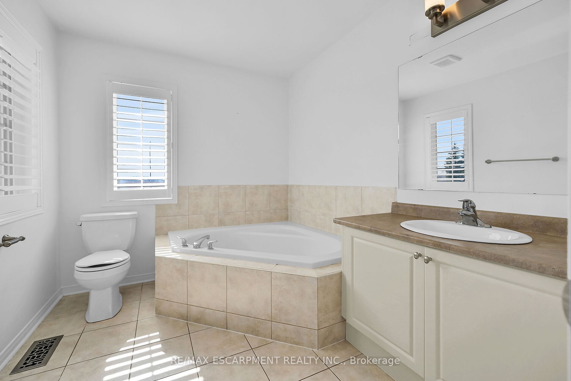 21 Chetholme Pl