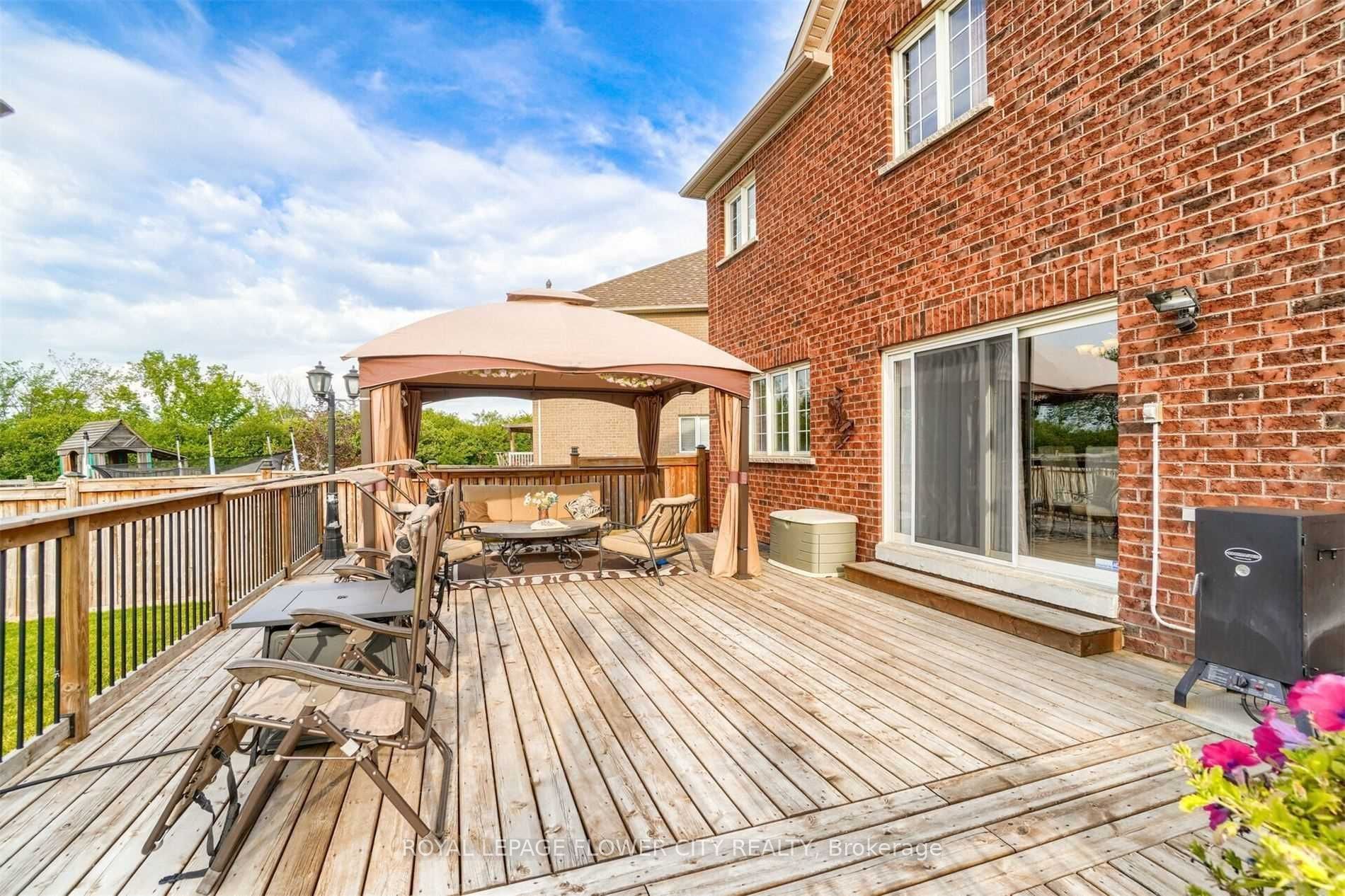 56 Laurentide Crescent