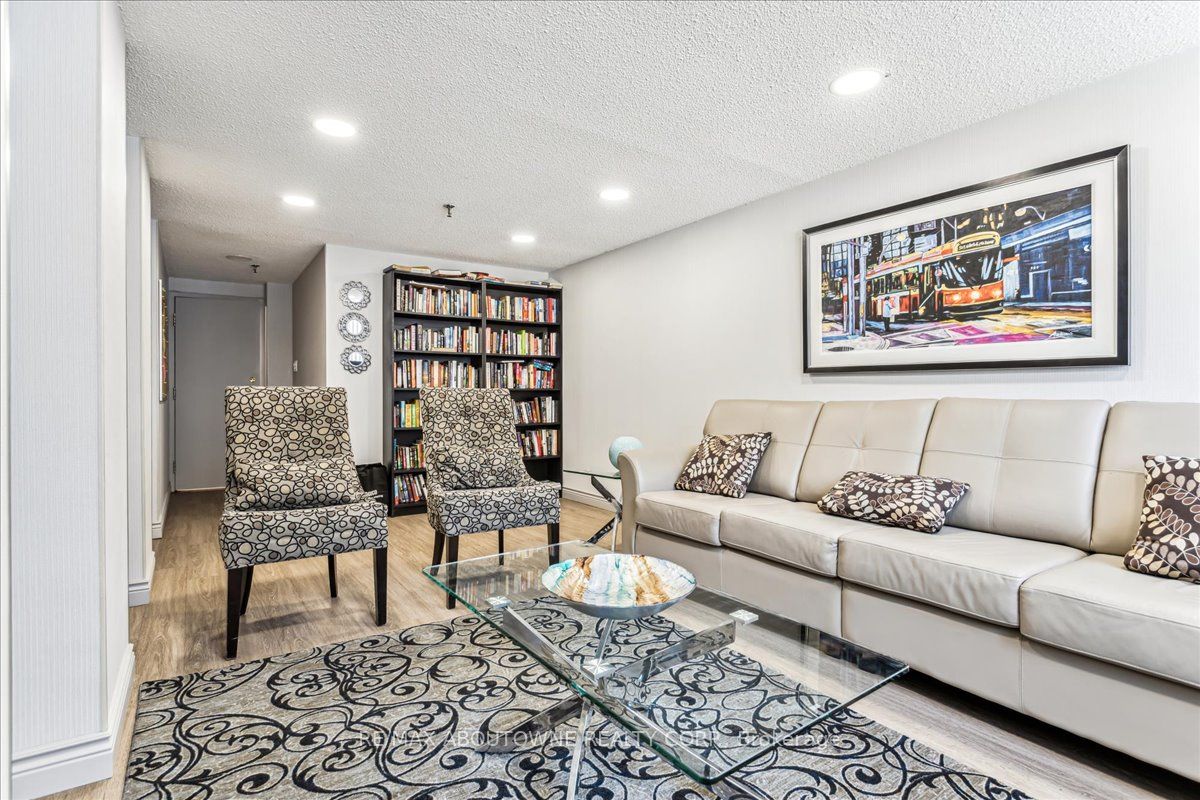 1240 Marlborough Court, #808