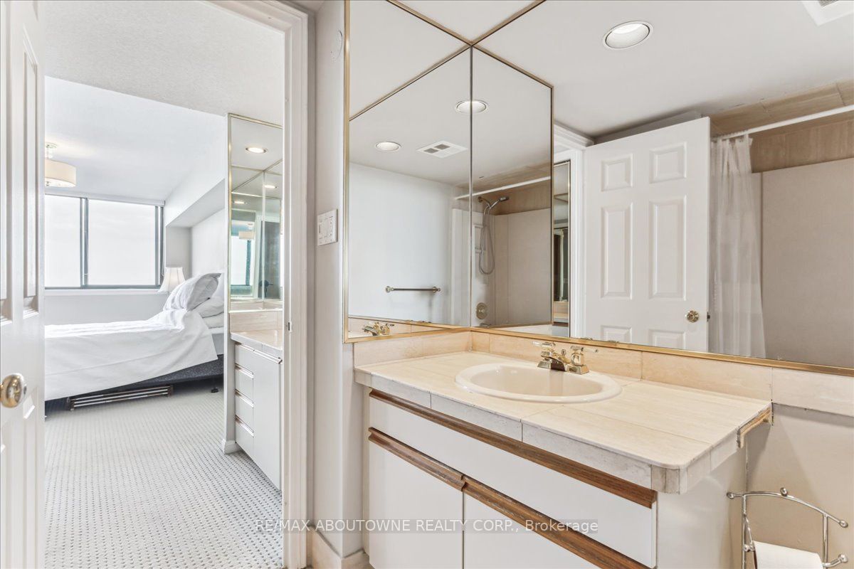 1240 Marlborough Court, #808