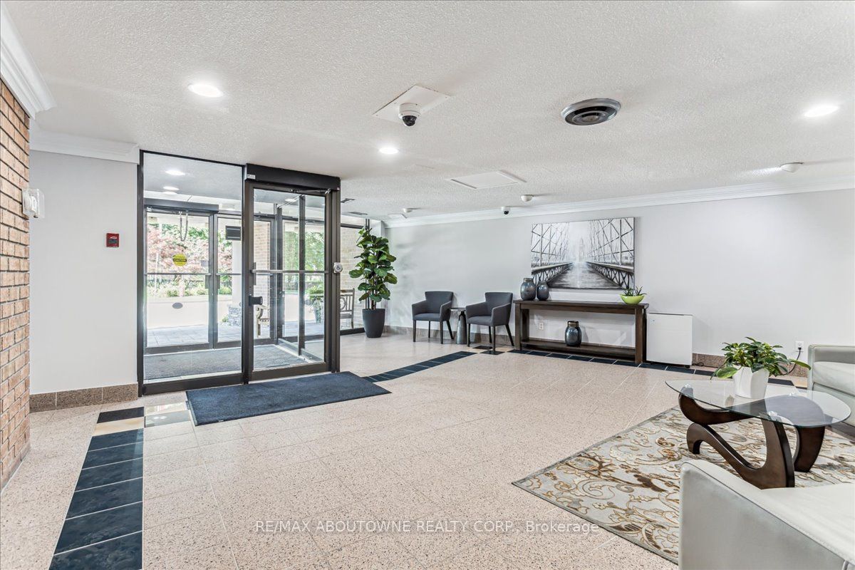 1240 Marlborough Court, #808