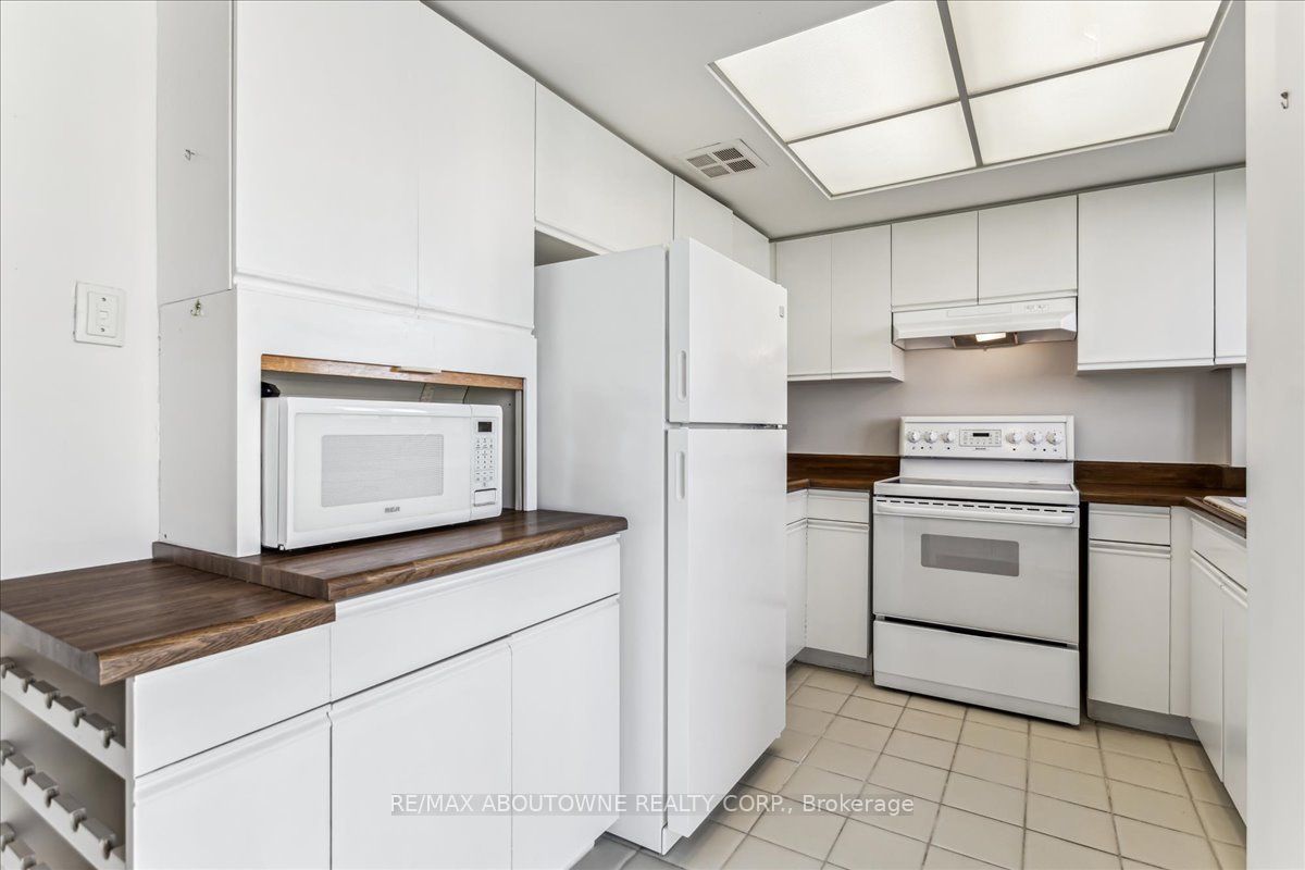 1240 Marlborough Court, #808