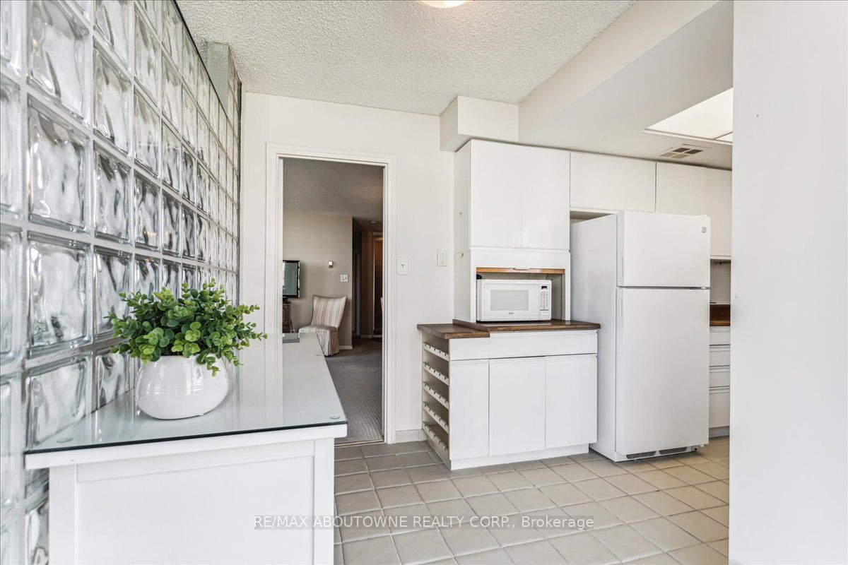 1240 Marlborough Court, #808