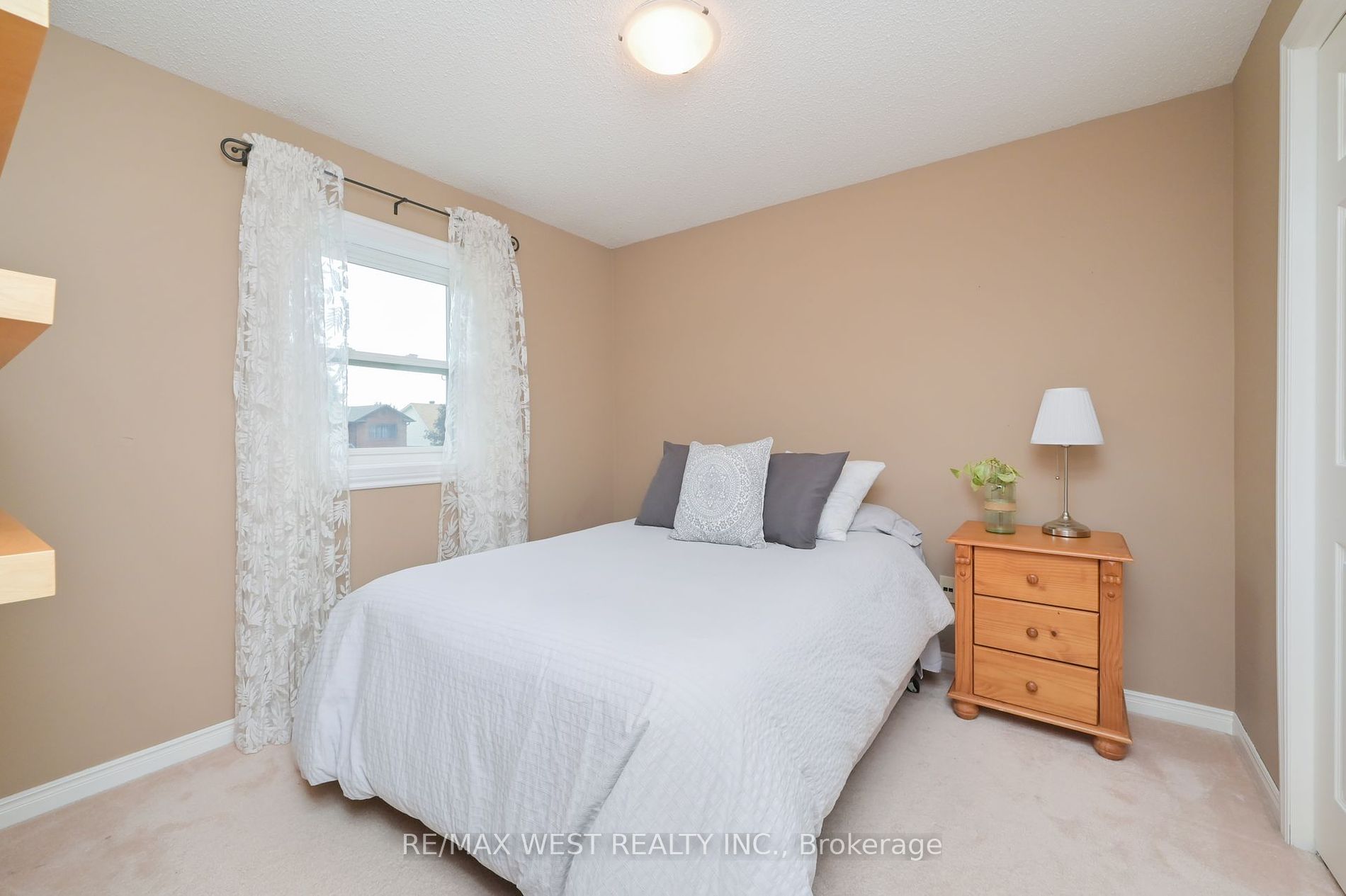11 Passmore Ave