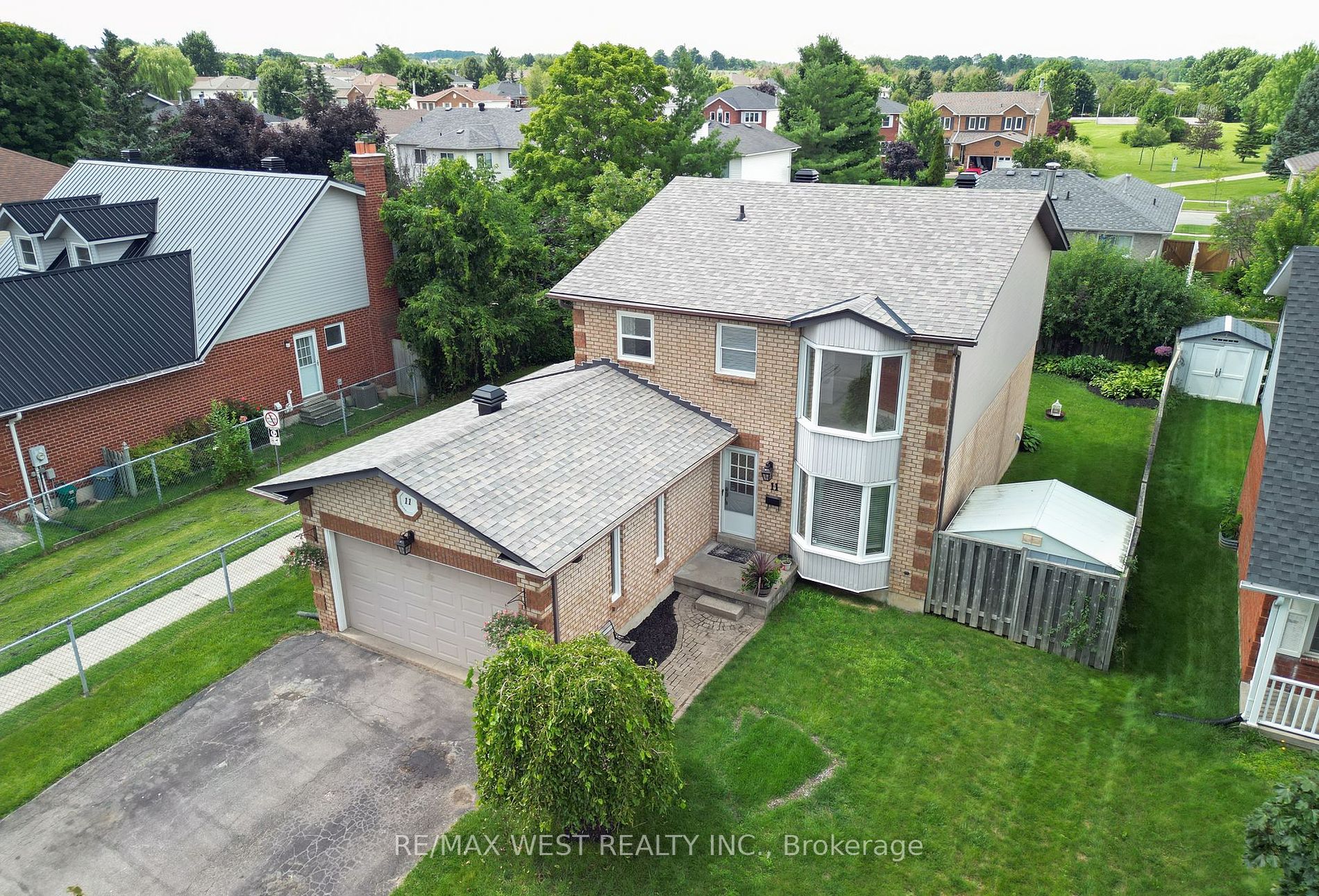 11 Passmore Ave