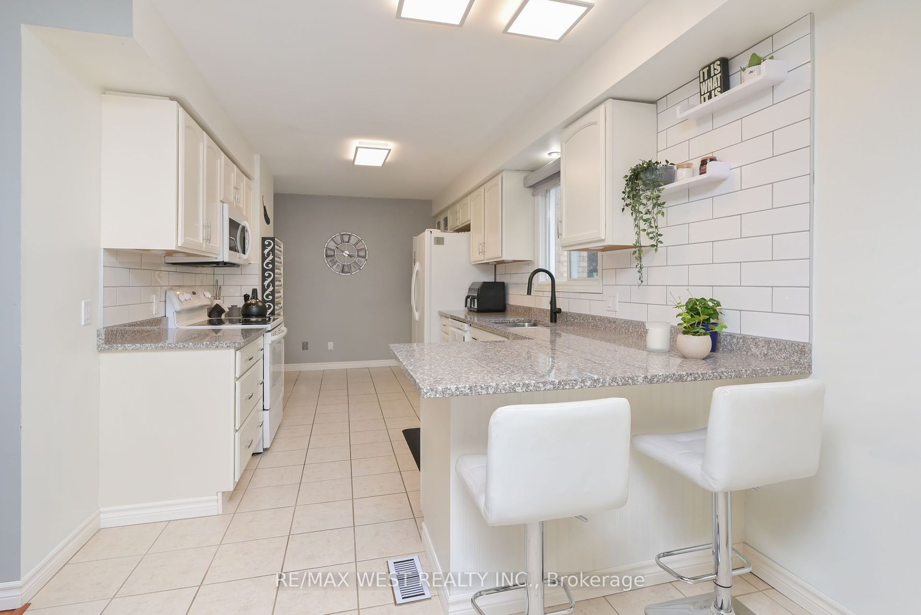 11 Passmore Ave