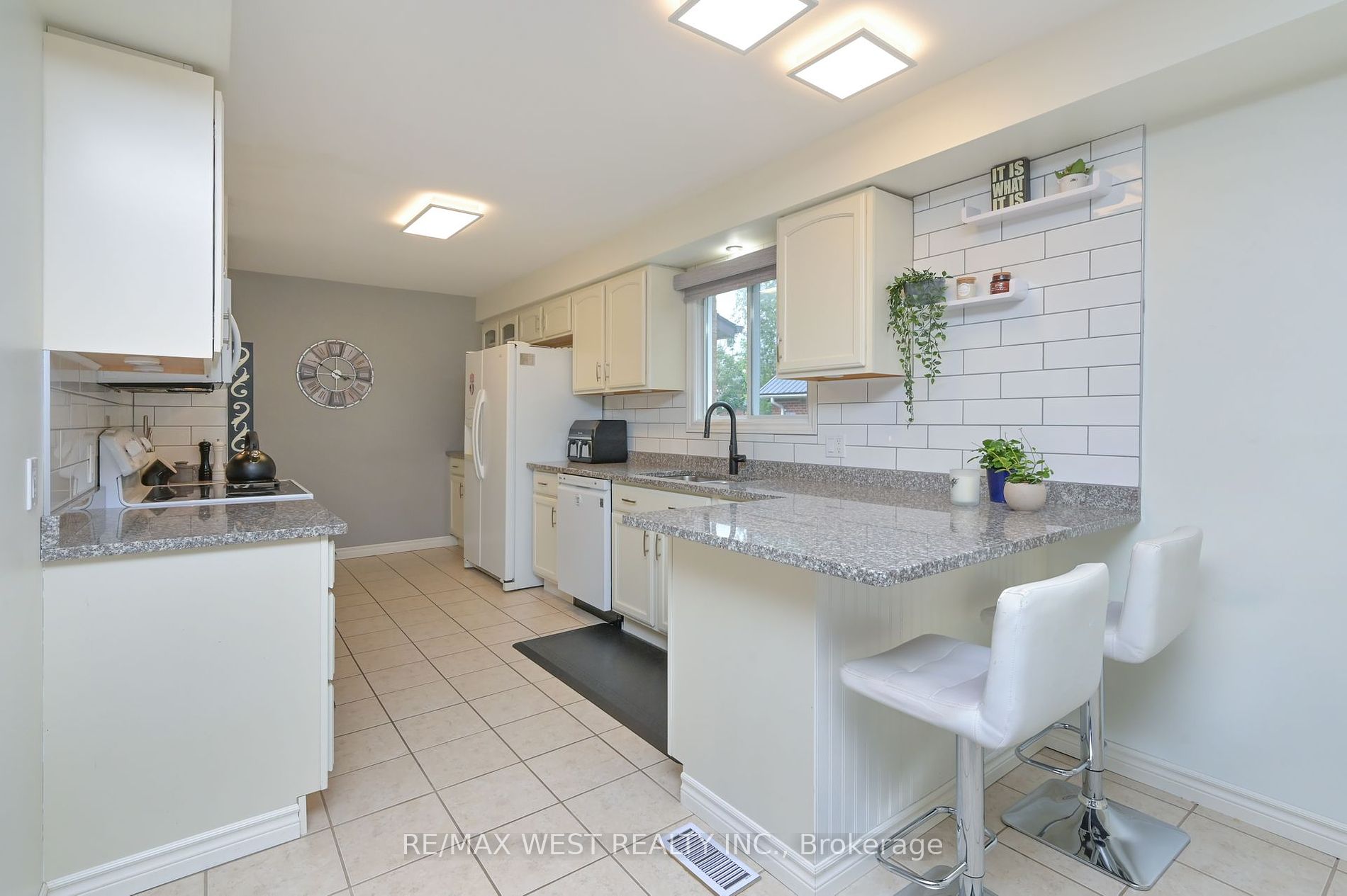 11 Passmore Ave