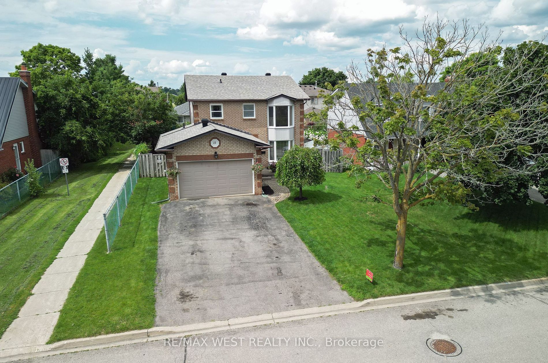11 Passmore Ave
