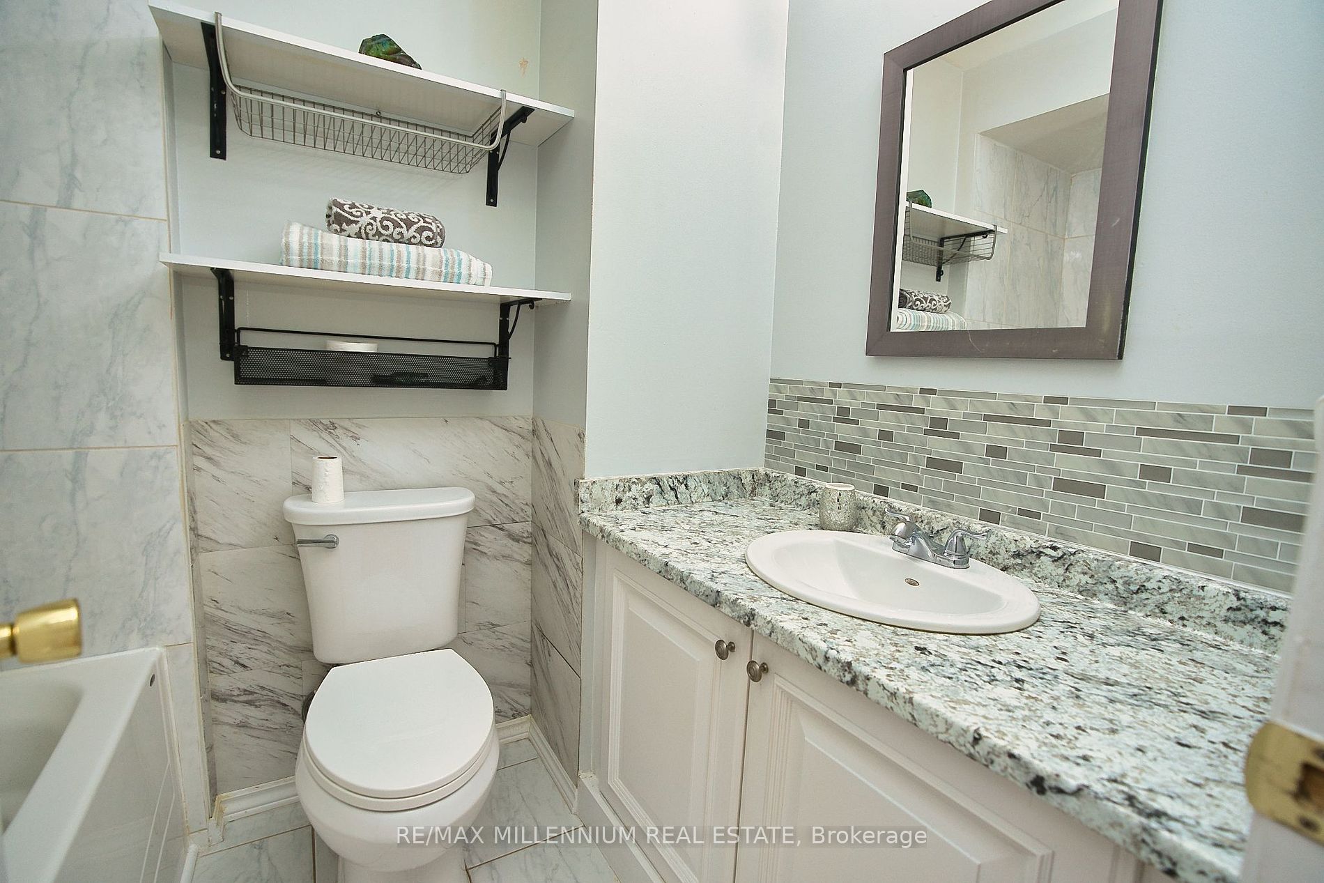 2700 BATTLEFORD Road #19