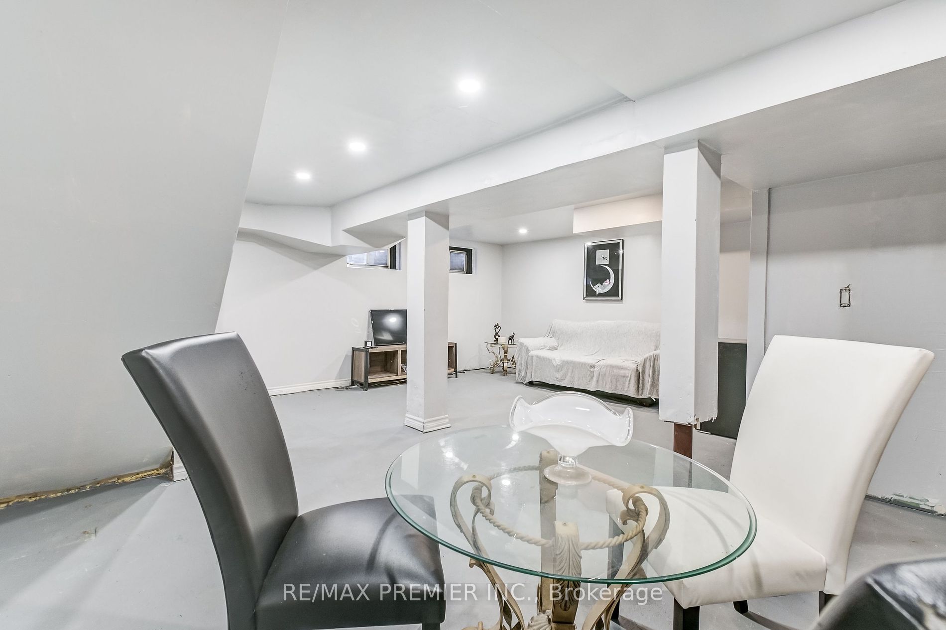 28 Navenby Crescent