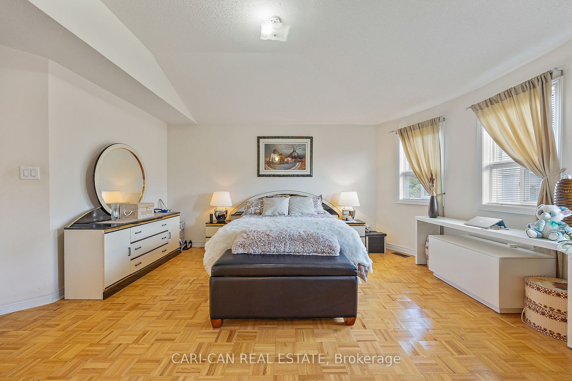 10 Sir Jacobs Crescent
