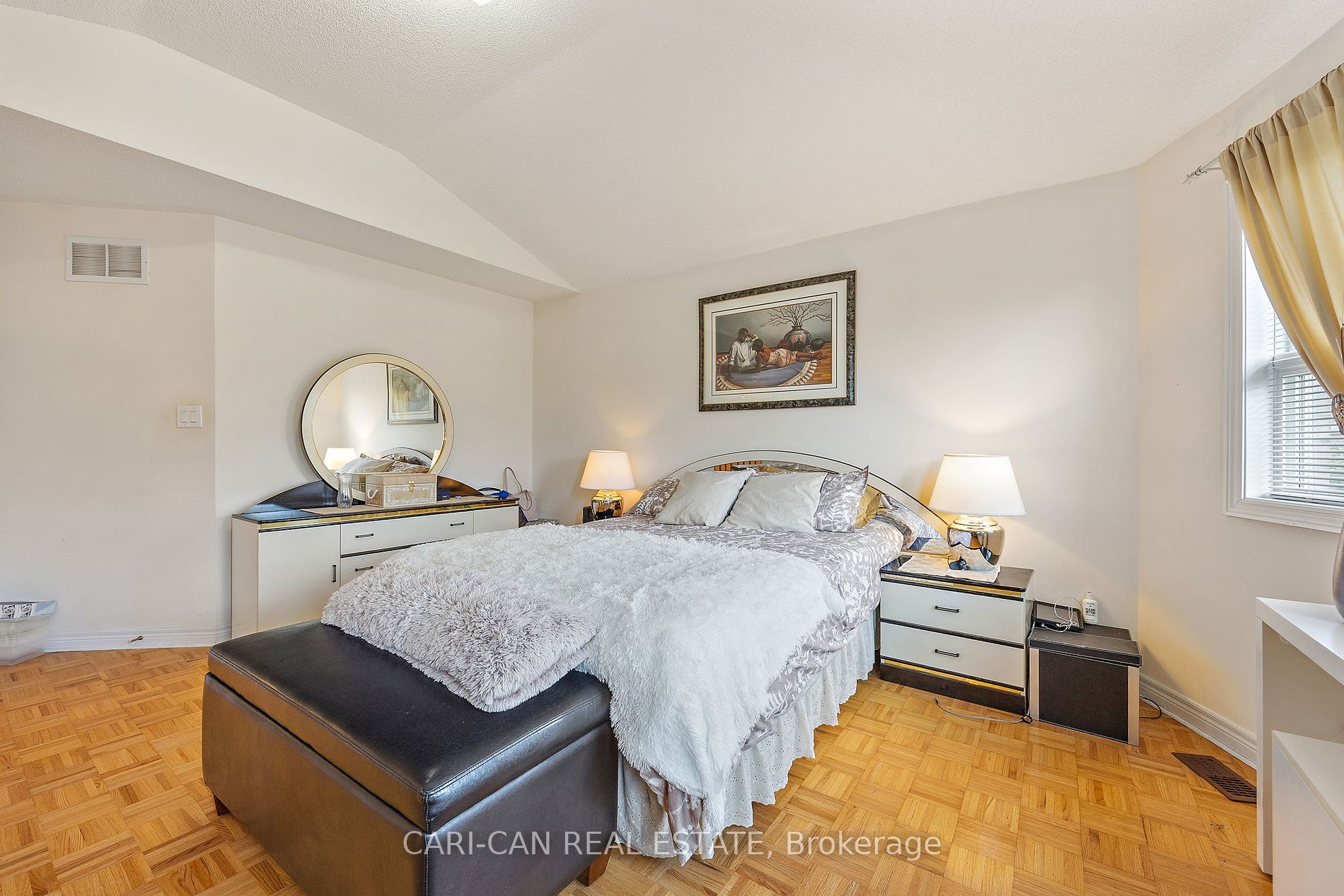 10 Sir Jacobs Crescent