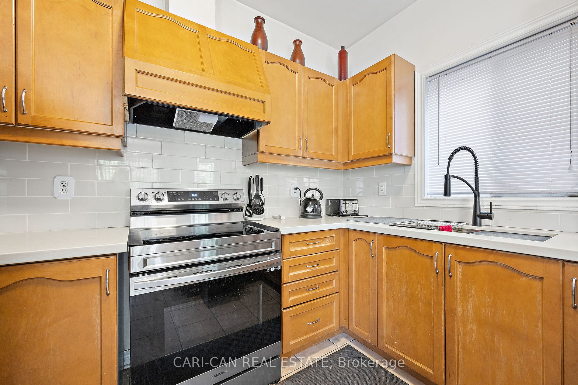 10 Sir Jacobs Crescent