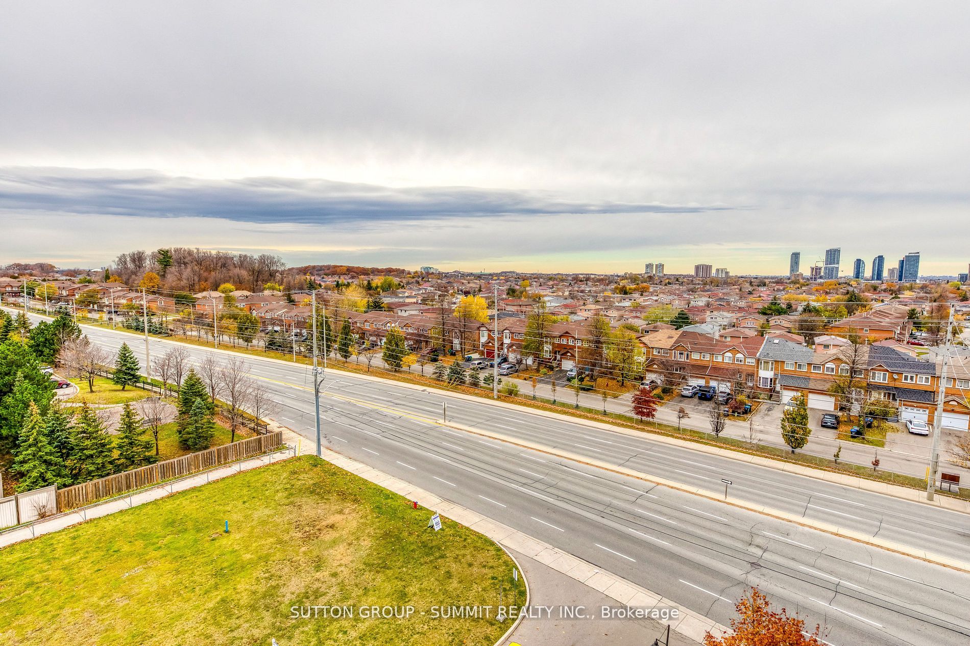 810 Scollard Crt, #701