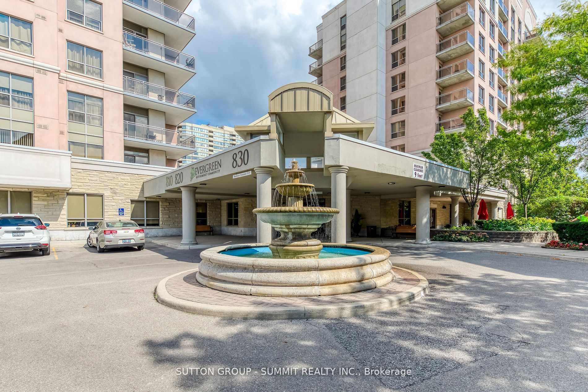 810 Scollard Crt, #701