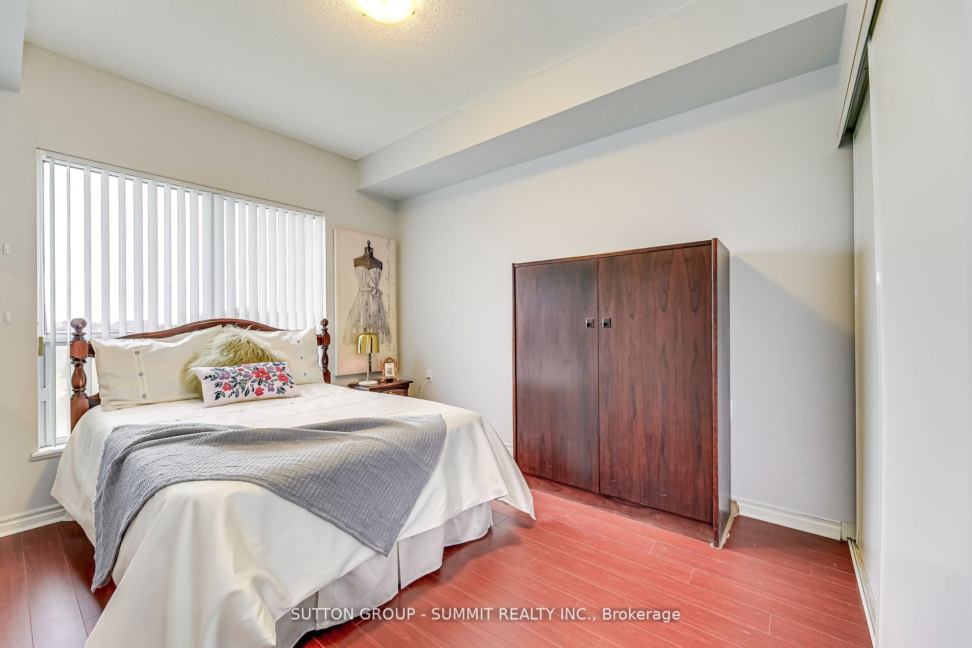 810 Scollard Crt, #701