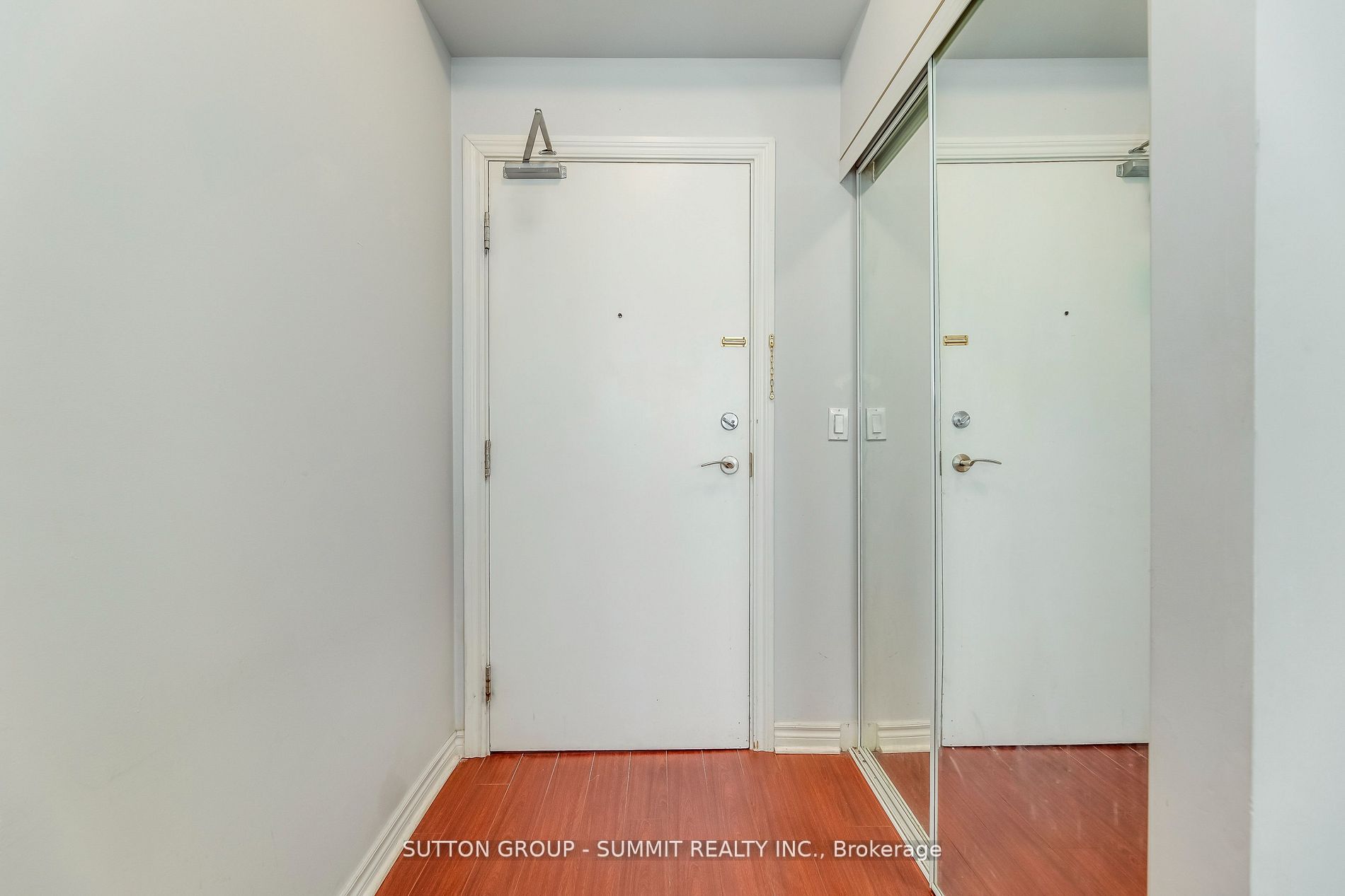 810 Scollard Crt, #701