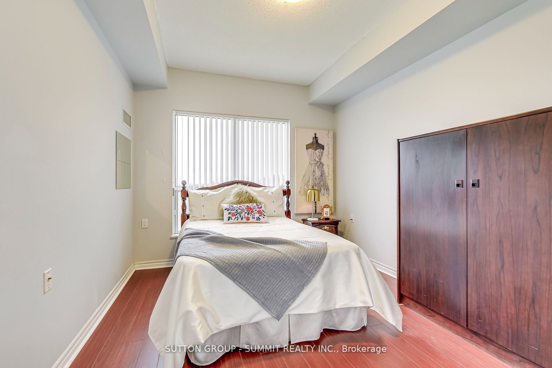 810 Scollard Crt, #701