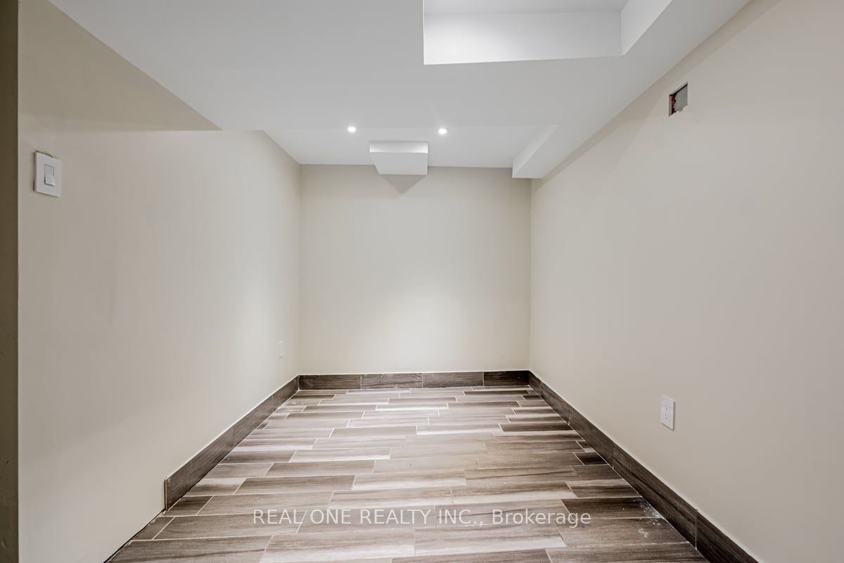 30 Herkley Dr